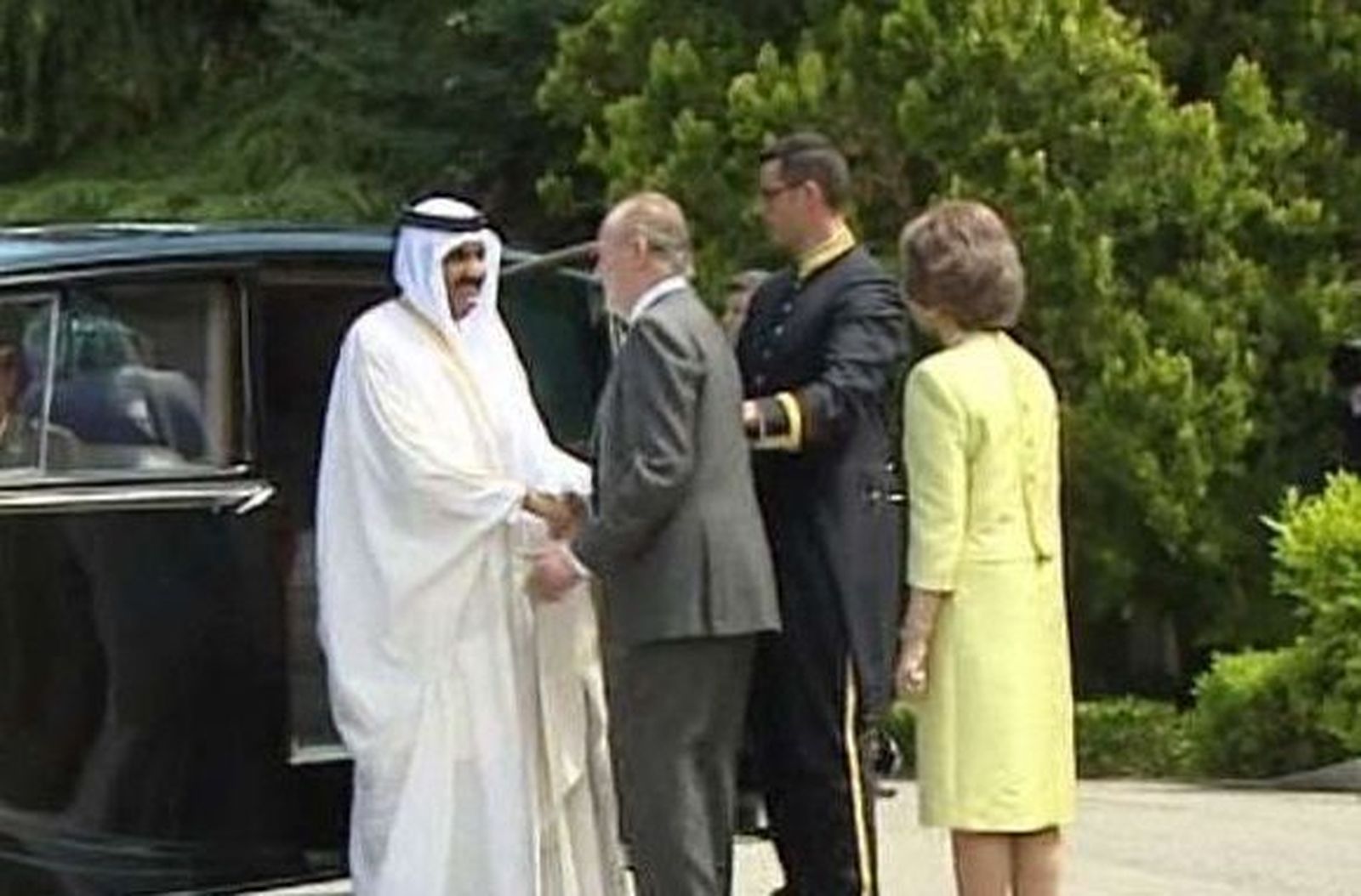 El Rey ha hablado varias veces con el  emir de Qatar en los últimos días