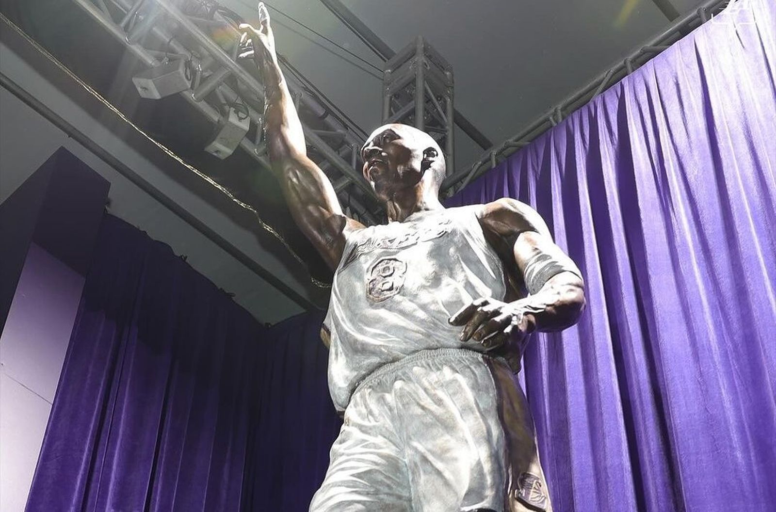 Estatua de Kobe Bryant