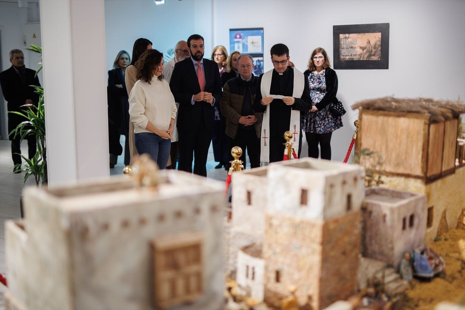 Ayuso asiste a la inauguración del nuevo Belén de Majadahonda