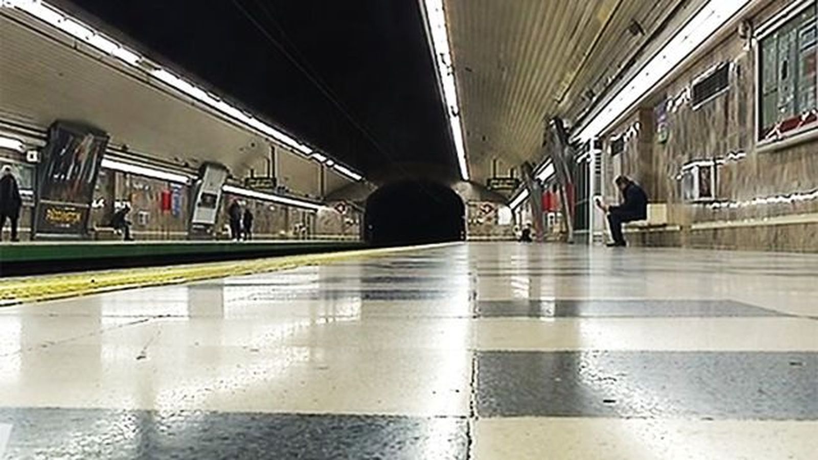 Una mujer encuentra 7.760 euros tirados en el Metro y los devuelve