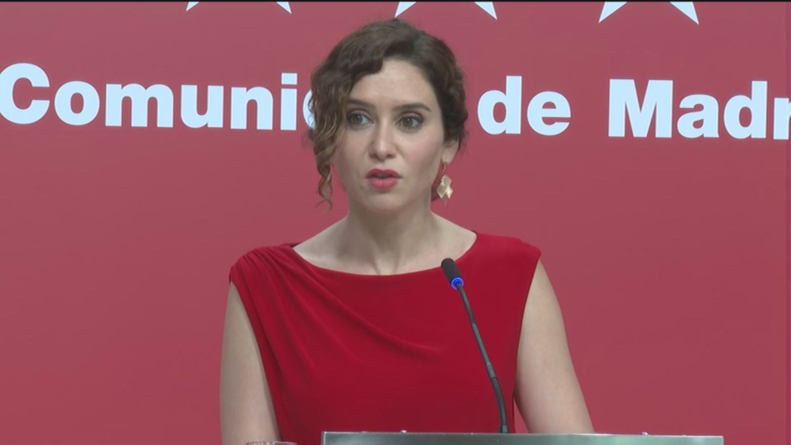 Ayuso: "El Gobierno más débil de nuestra democracia no debe destrozar la educación de los españoles"