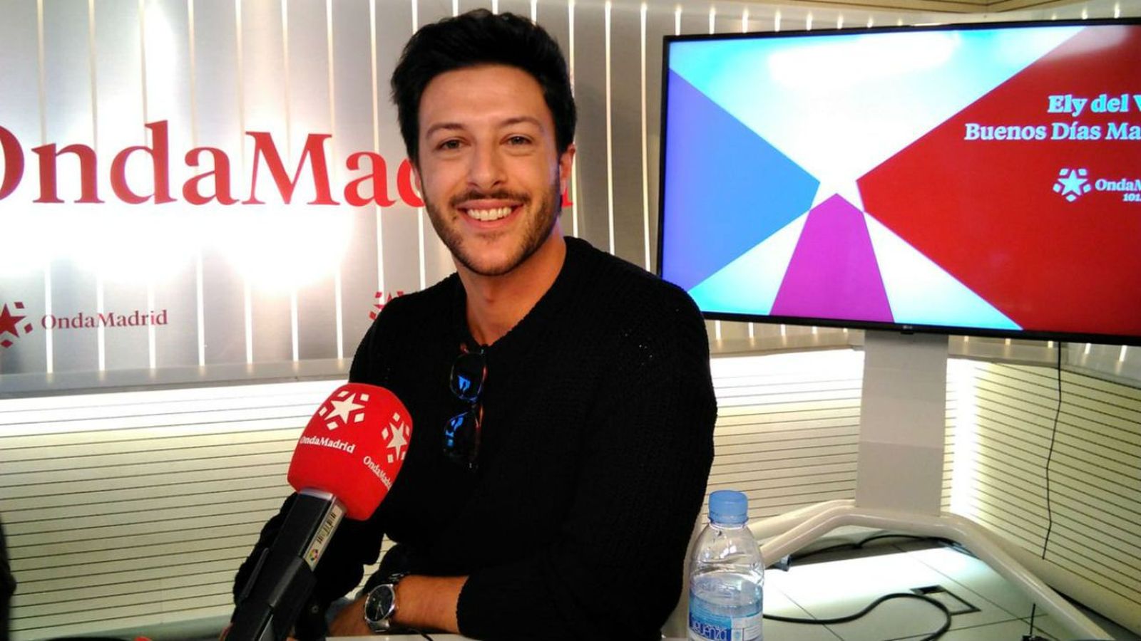 El poeta del metro nos presenta su primer libro, 'Niño mudo'