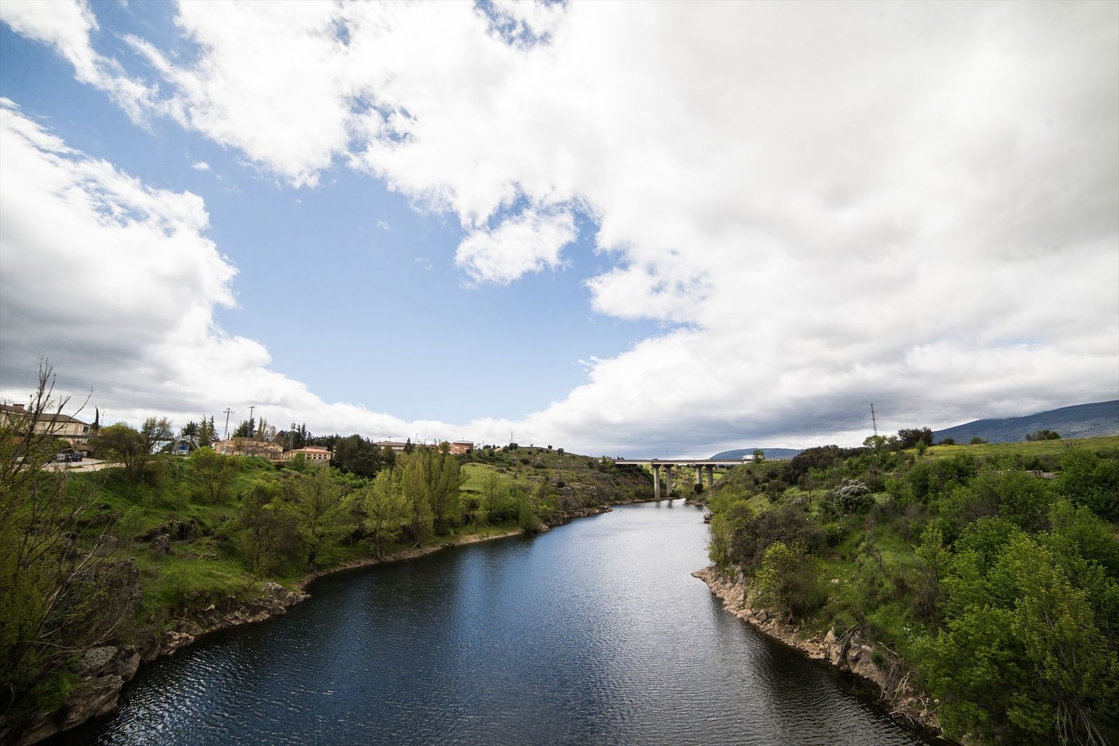 Curso del río Lozoya a su paso por Buitrago de Lozoya