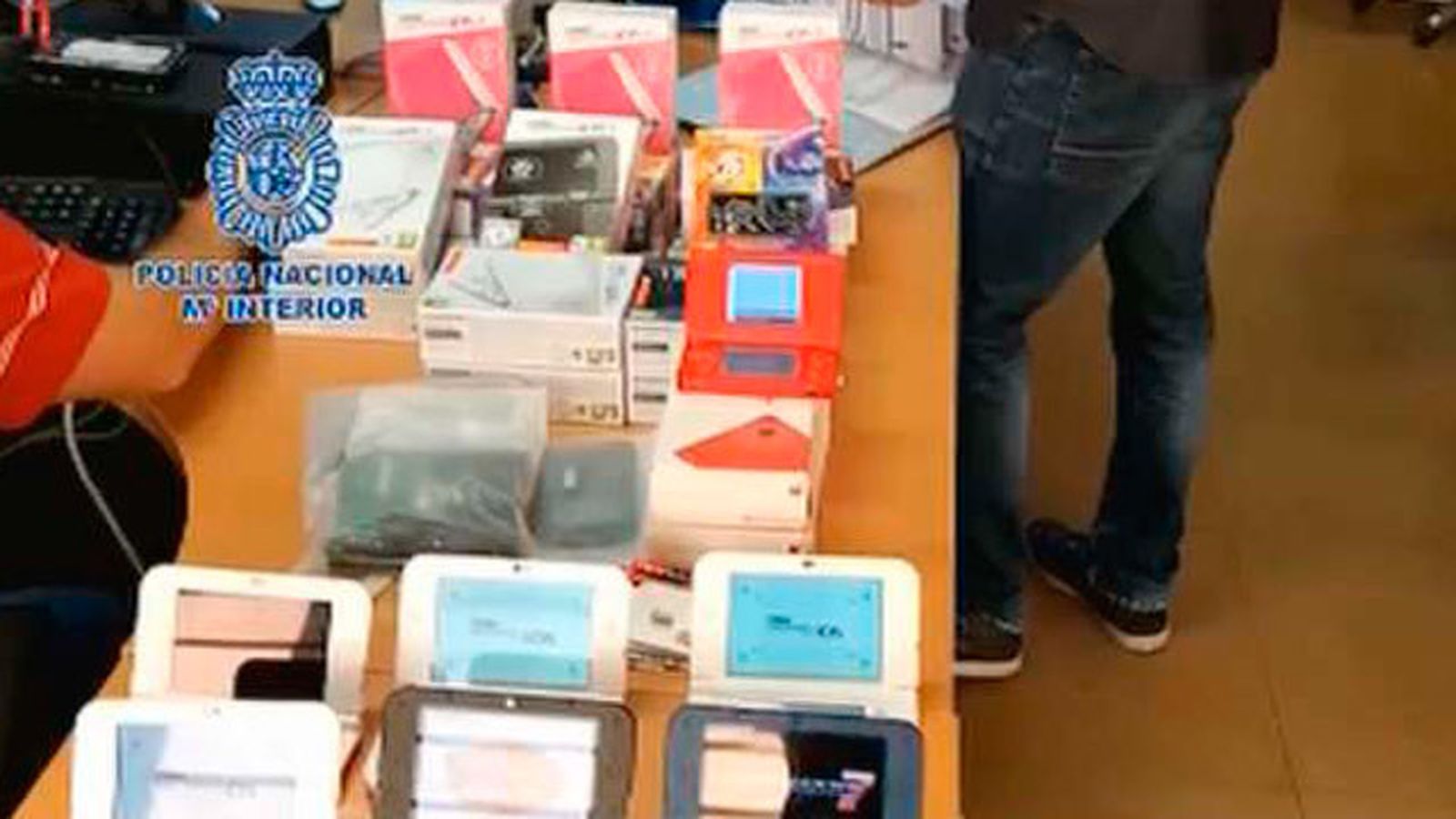 Detenido por vender consolas con videojuegos pirateados