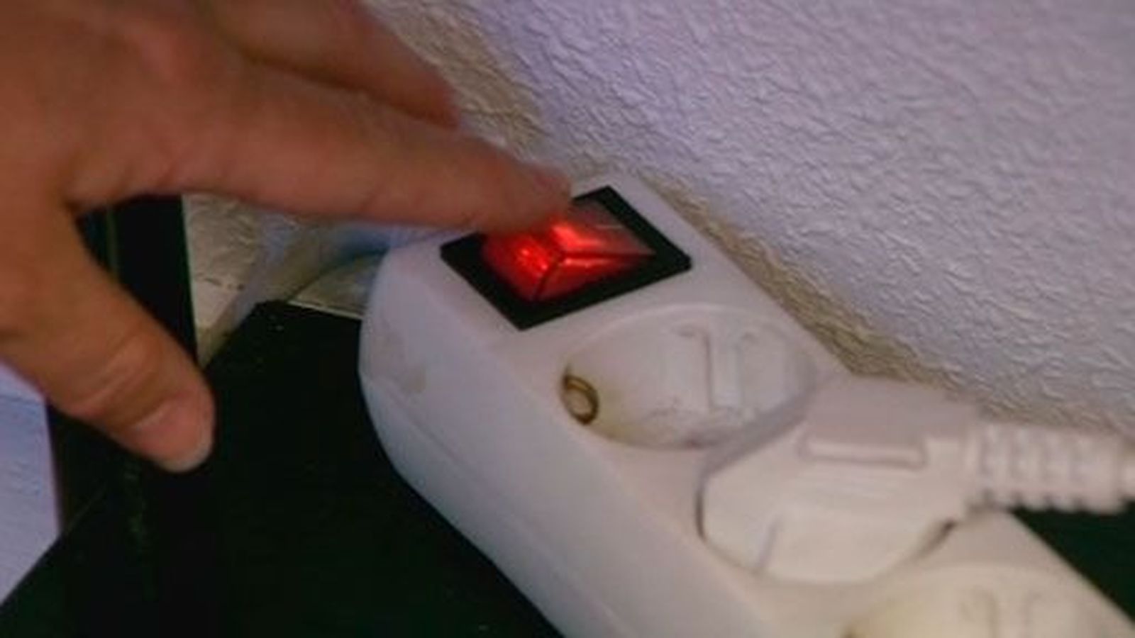 El Gobierno prohíbe los cortes de suministro eléctrico en situaciones extremas