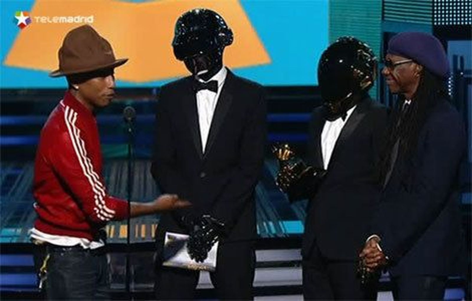 El dúo francés Daft Punk arrasa en los  Premios Grammy con cuatro galardones