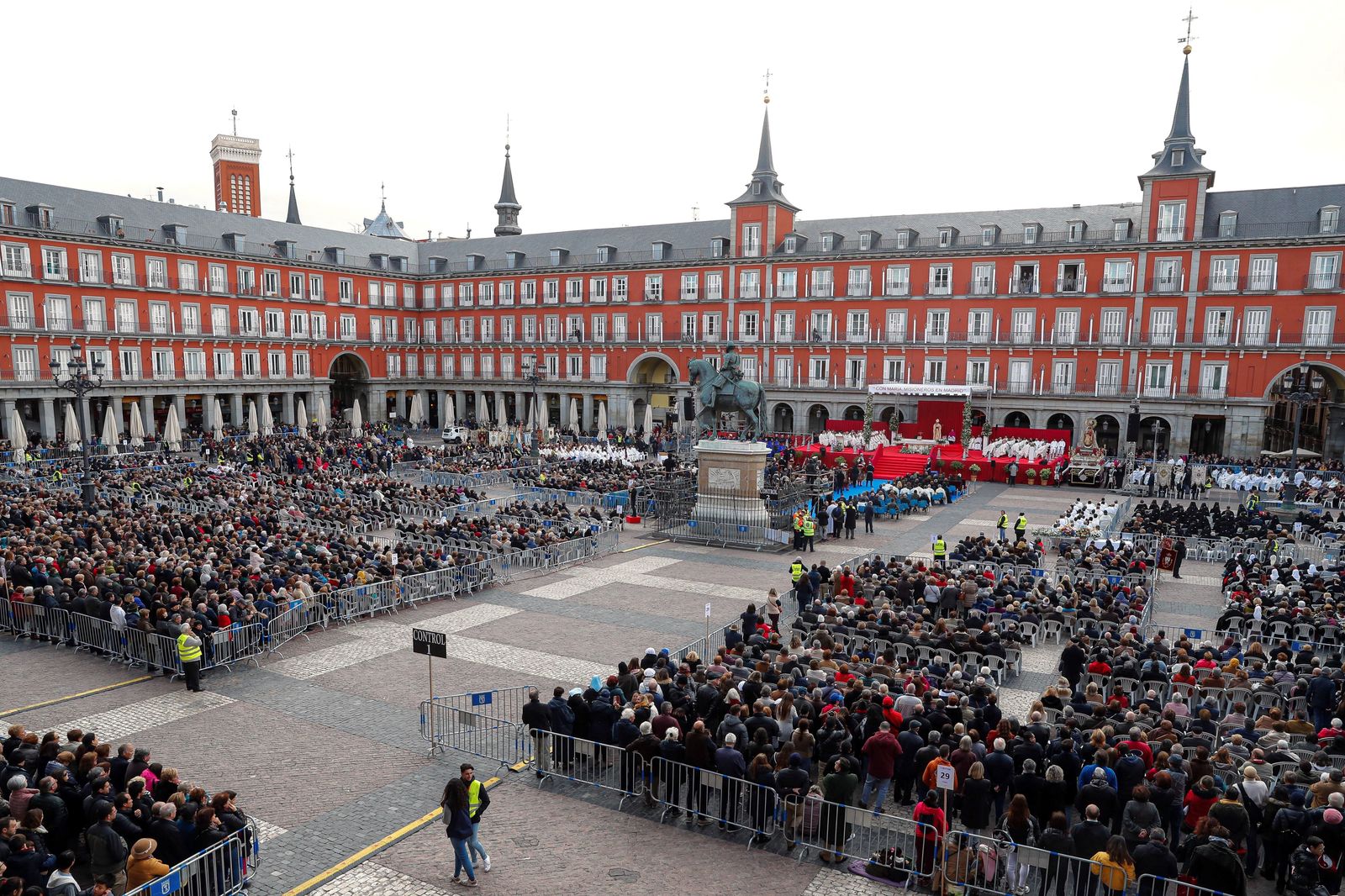 Retransmisión de la misa y procesión de la Virgen de la Almudena (parte 1)