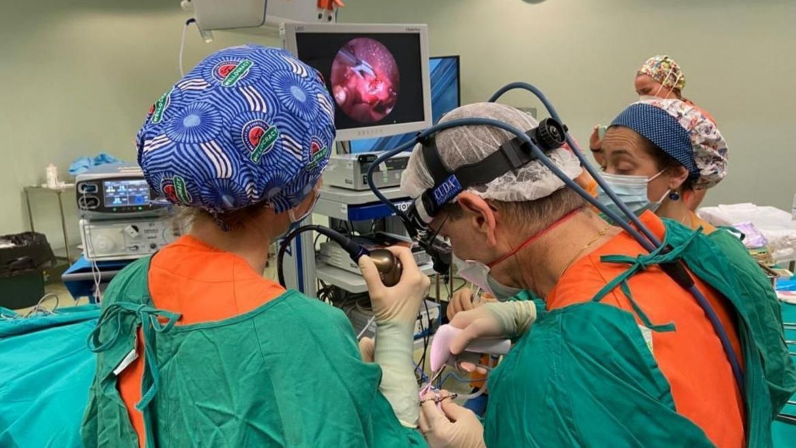 El hospital de Fuenlabrada forma a profesionales en cirgía para tratar la apnea del sueño