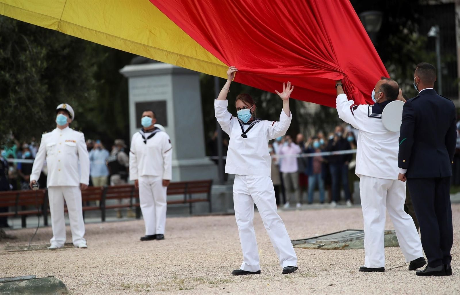 Izado solemne de la bandera en Colón para celebrar el séptimo aniversario de la proclamación de Felipe VI