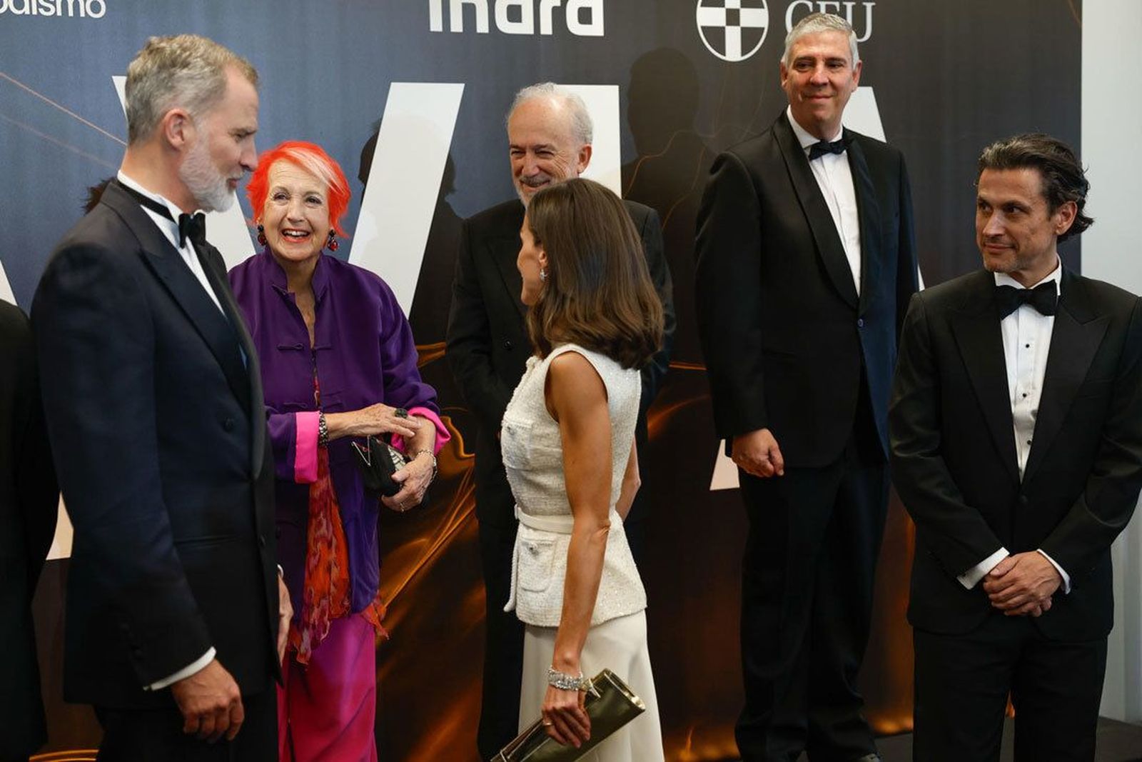 El rey ensalza la "gran prensa" por responder a cada etapa y promover "el buen periodismo"