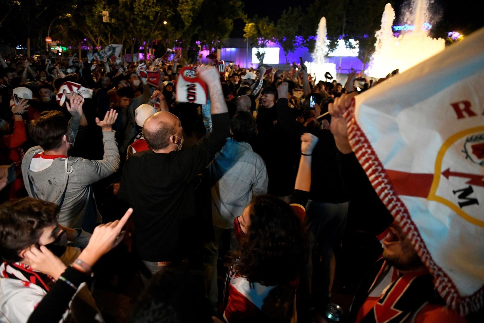 Vallecas celebra el ascenso del Rayo a Primera
