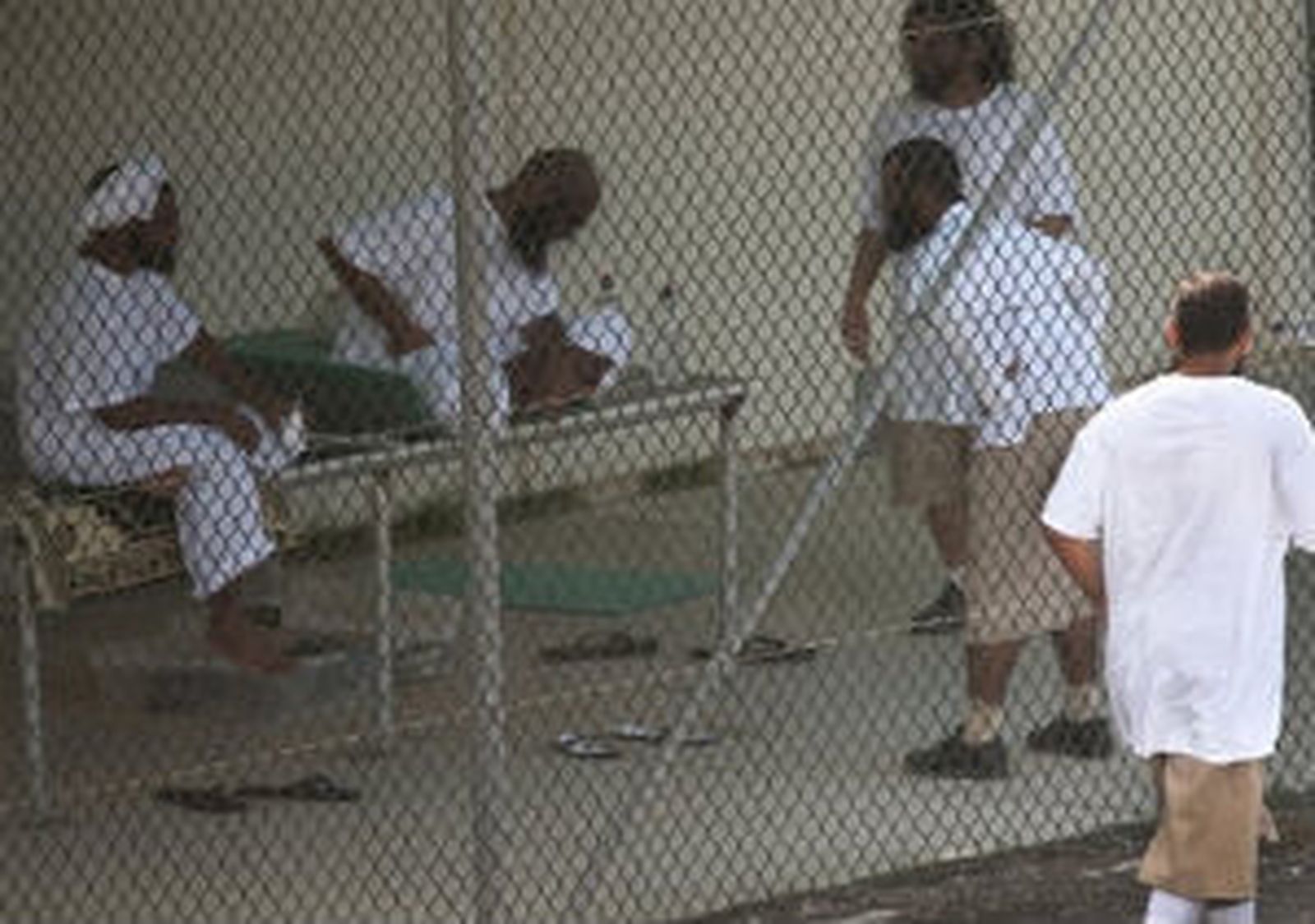 Wikileaks difunde documentos secretos sobre abusos en cárcel de Guantánamo