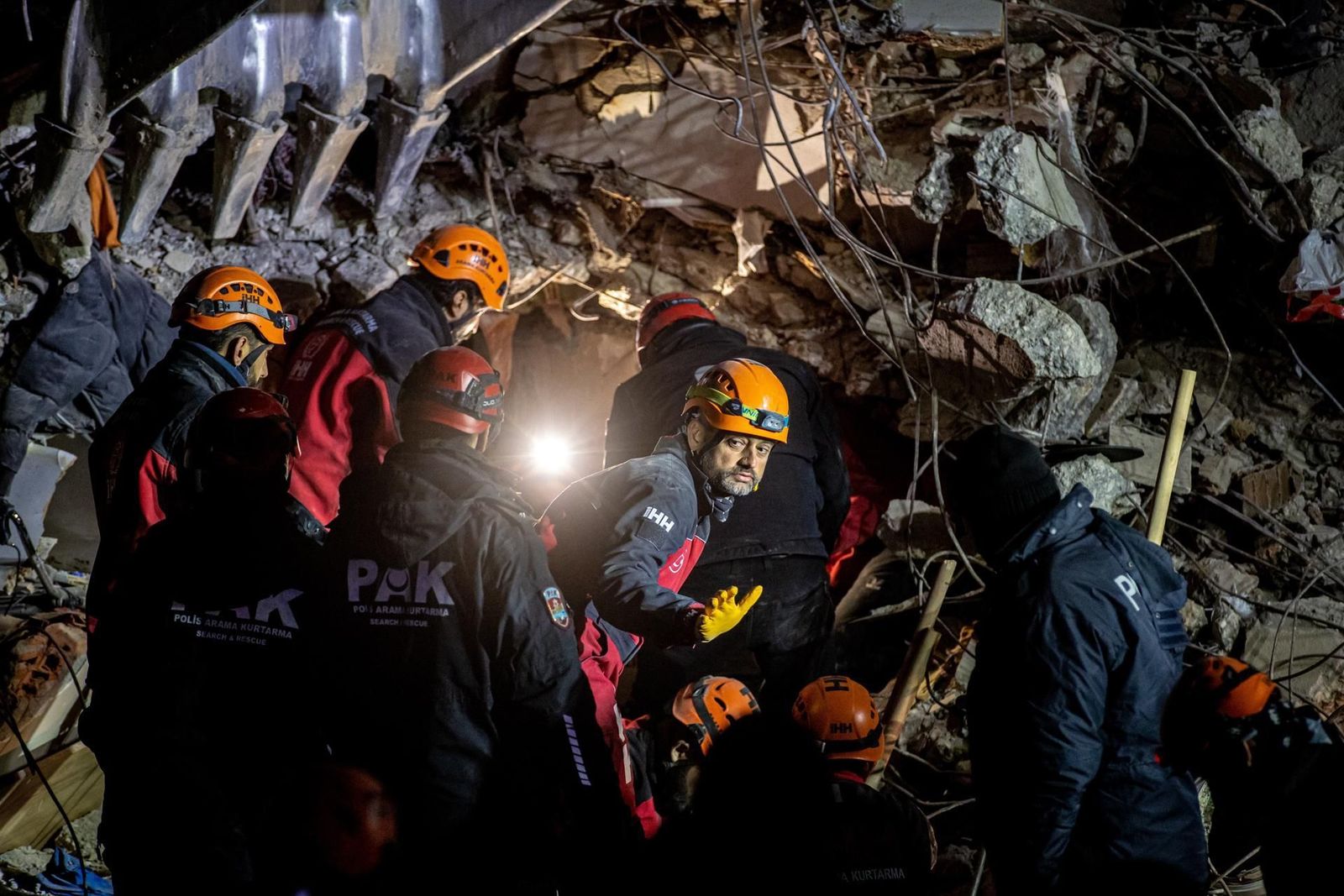 Varios rescates milagro en Turquía tras 198 horas atrapados sorprenden a los expertos