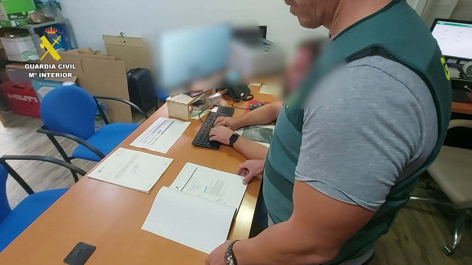 Agentes de la Guardia Civil en tareas de investigación