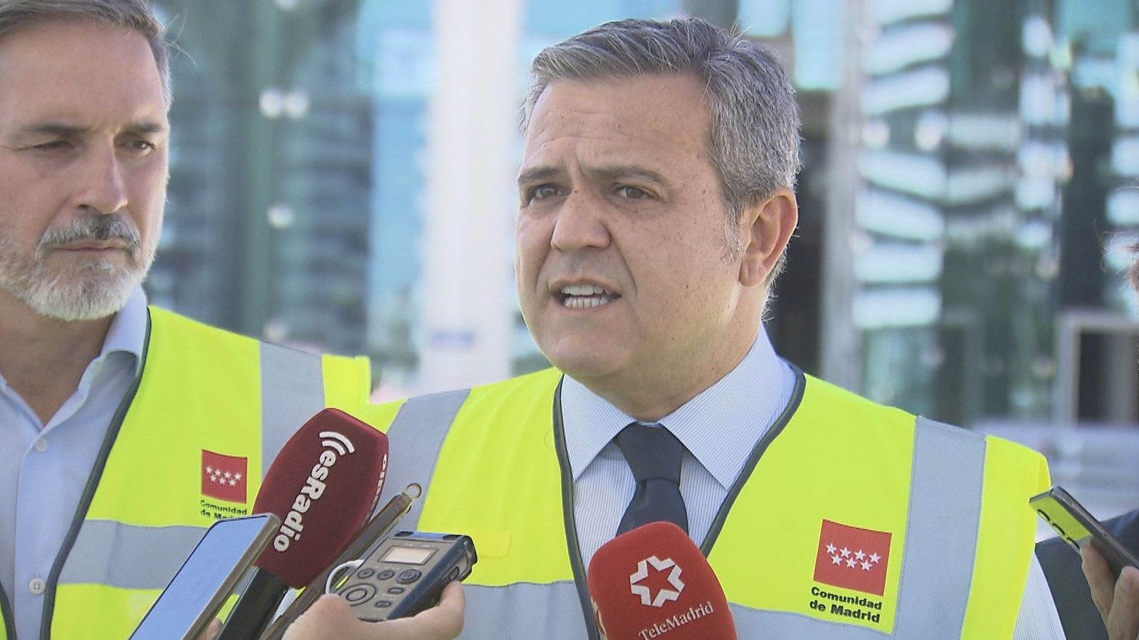 El consejero de Transportes se reúne con el alcalde de San Fernando por los derribos de 3 edificios por la línea 7B de Metro