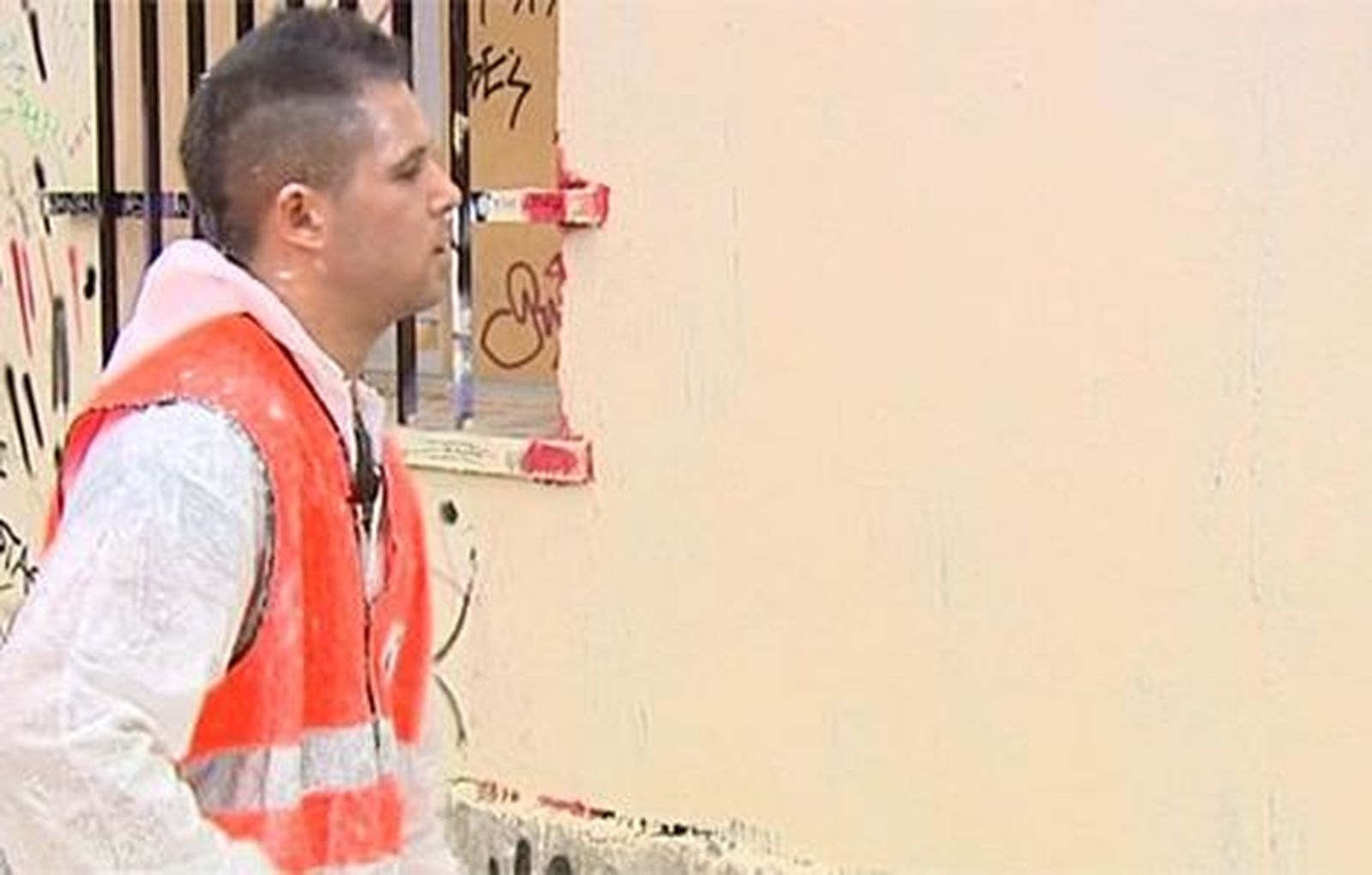 Condenado a limpiar las pintadas de Torrelodones