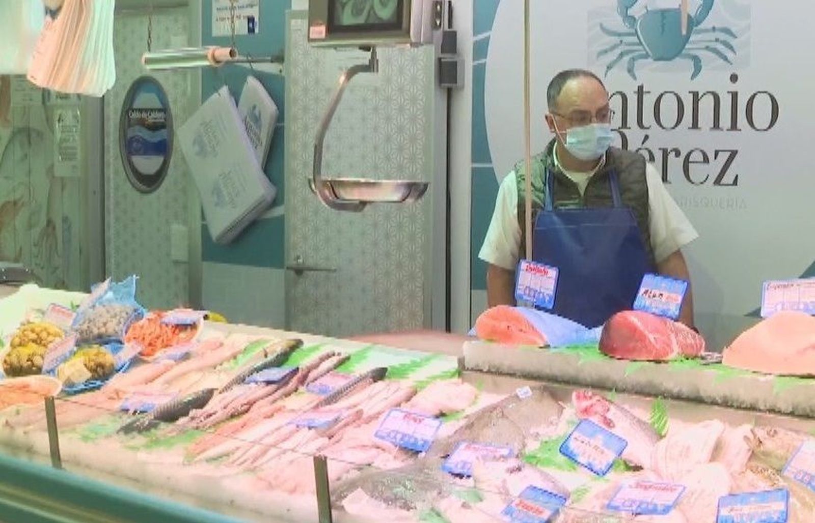 Las pescaderías siguen con problemas de abastecimiento aunque la flota ya ha vuelto a faenar