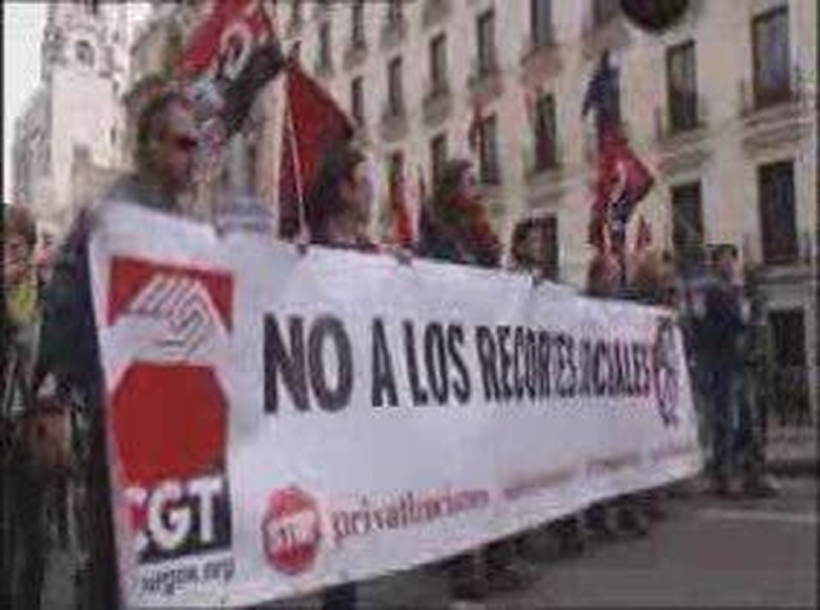 Miles de personas piden una salida  social a la crisis
