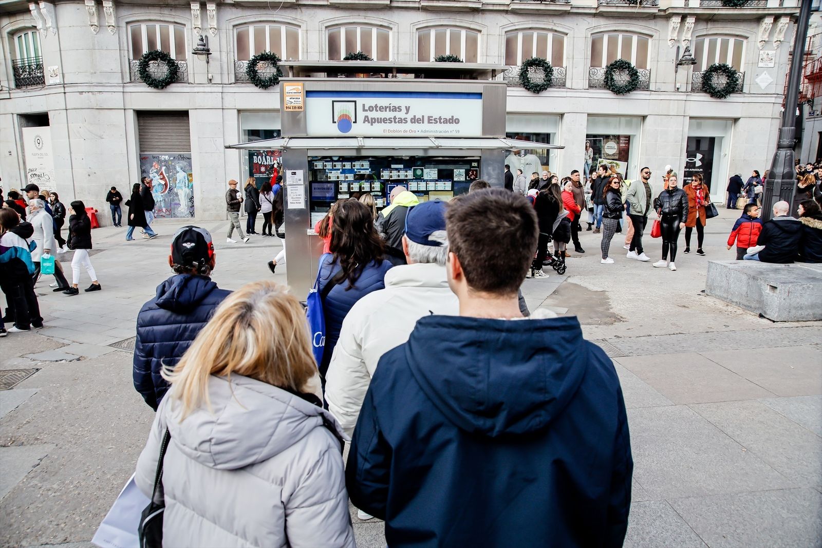 Colas en la Puerta del Sol para comprar lotería del Sorteo de El Niño