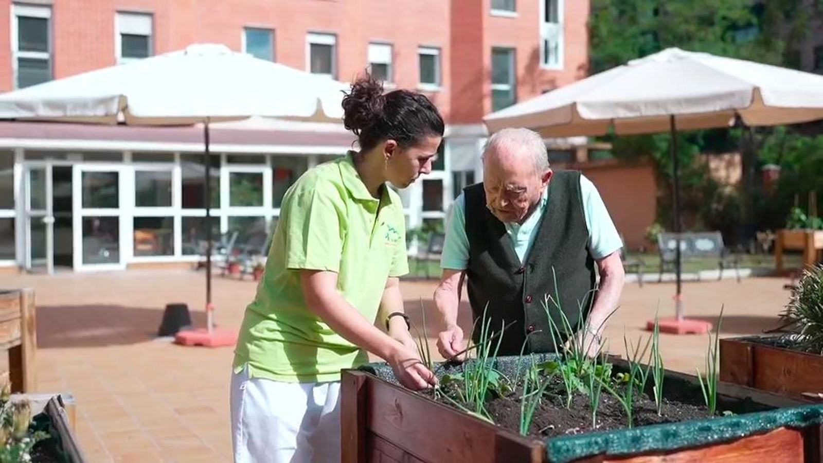 Más de 100 años y sumando: los 'centenarios' de Madrid cuentan cómo viven esta etapa con humor y ganas de aprender