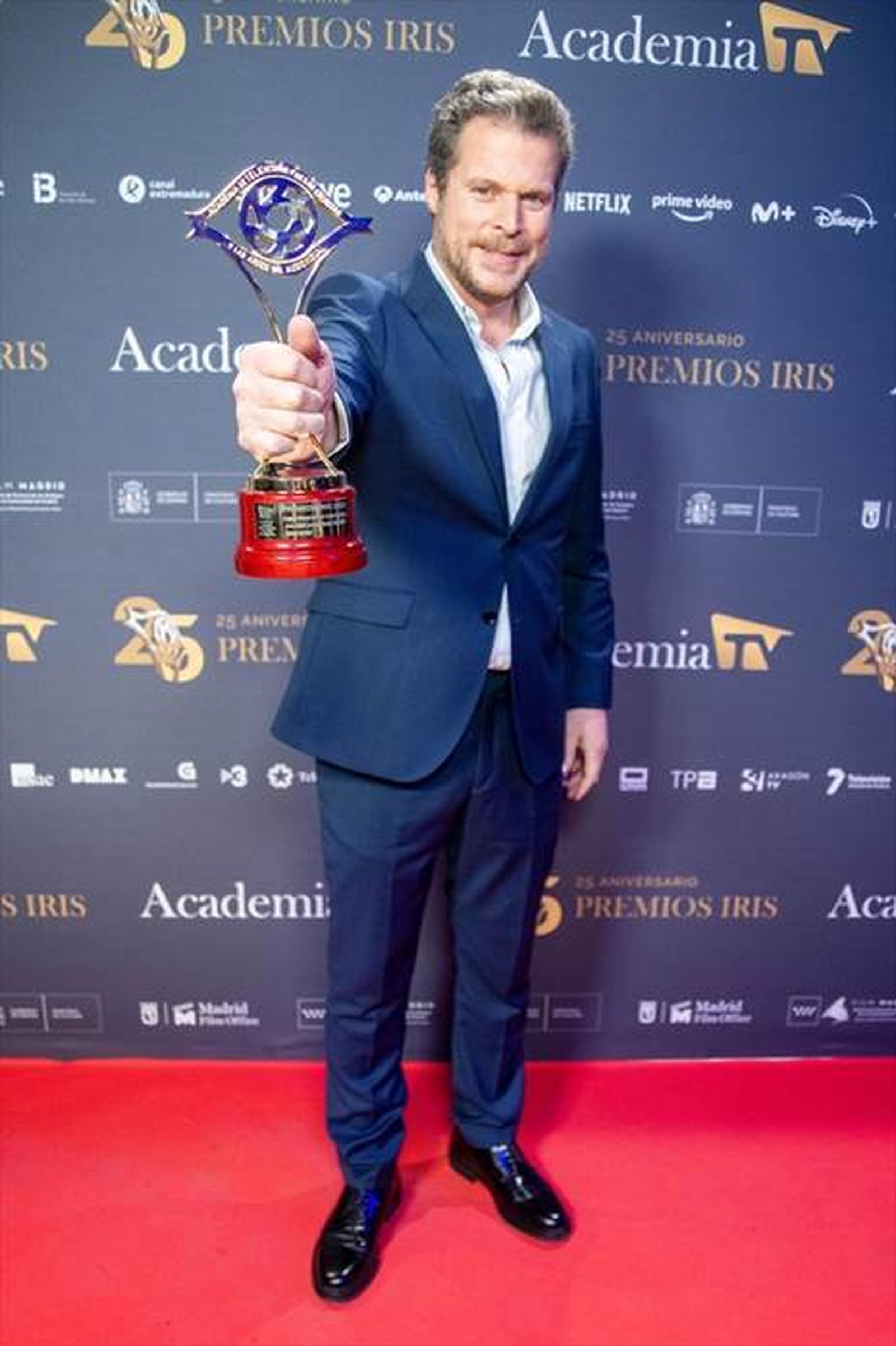 Jota Abril, recibe el Premio Iris Autonómico 2023 como Mejor Presentador
