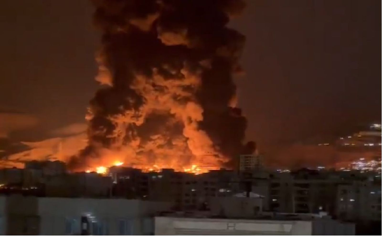 Teherán amanece envuelta en nubes tóxicas tras ataque israelíes a instalaciones petroleras