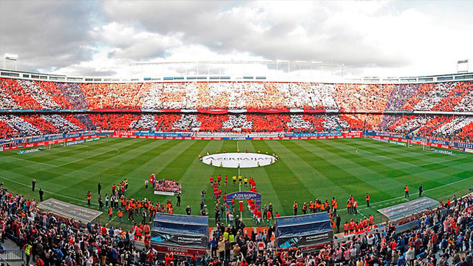 Espectacular tifo en las gradas del Vicente Calderón
