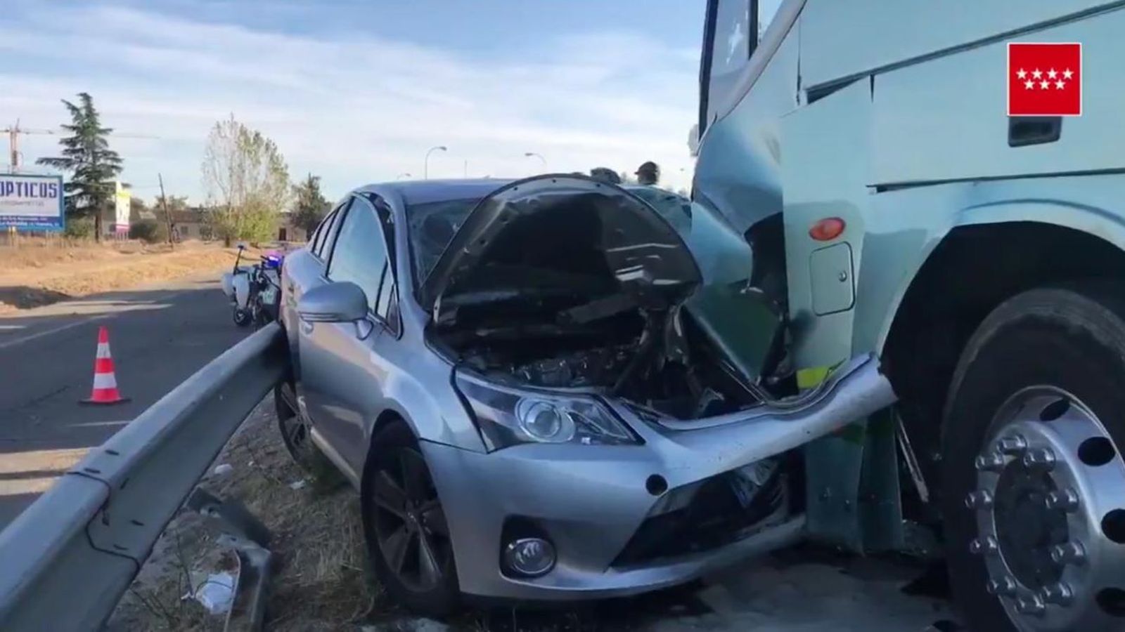 Dos heridas en un choque frontal entre un autobús y un turismo en Brunete