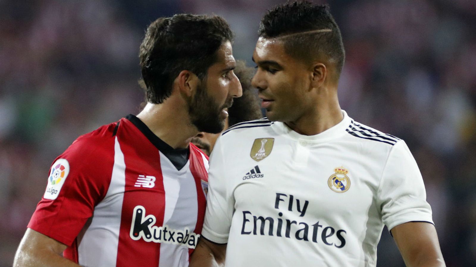 El jugador del Athletic, Raúl García  y del Real Madrid, el brasileño Casemiro
