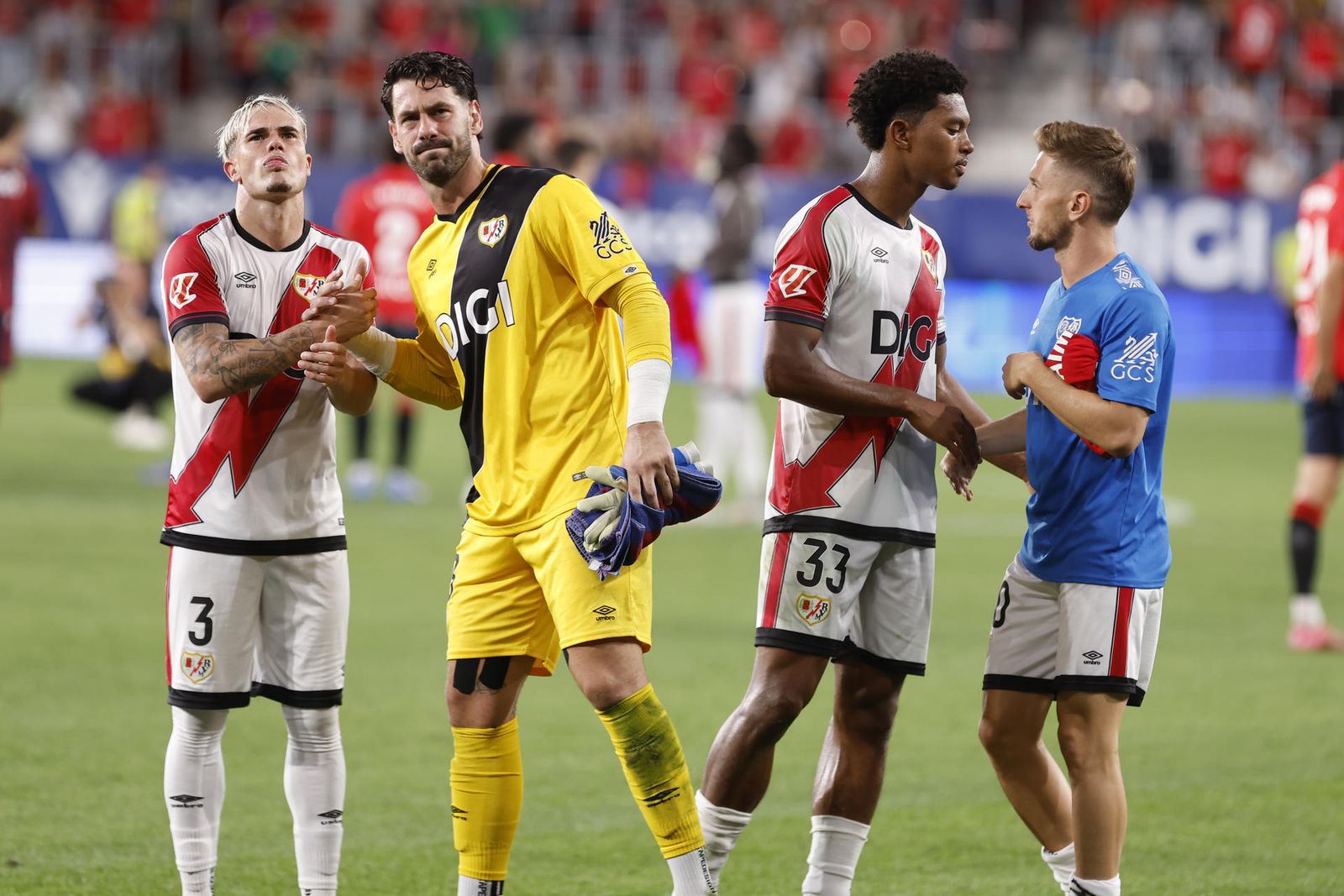Jugadores del Rayo Vallecano tras caer ante Osasuna