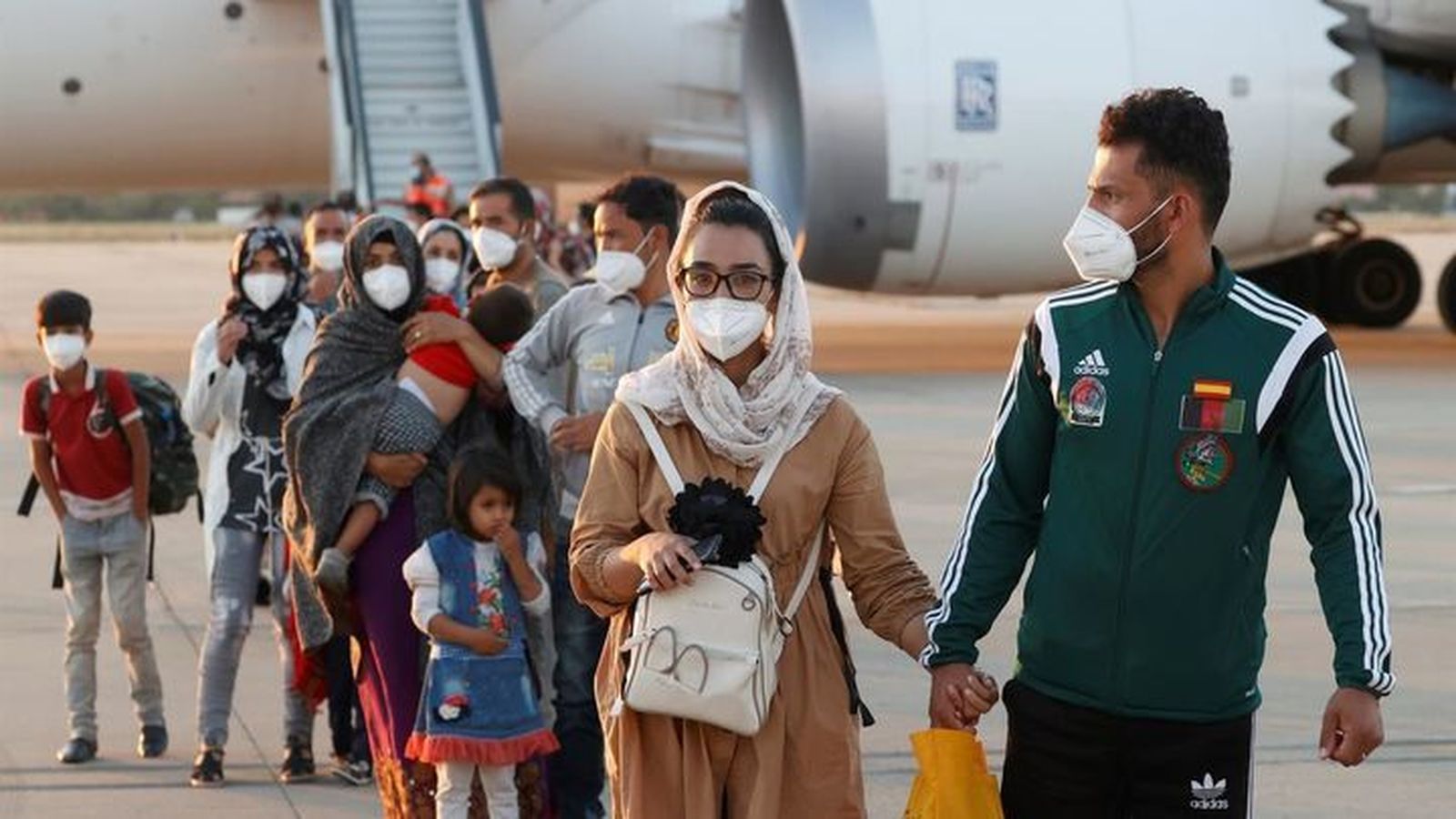 Llegada de familias afganas evacuadas desde Kabul
