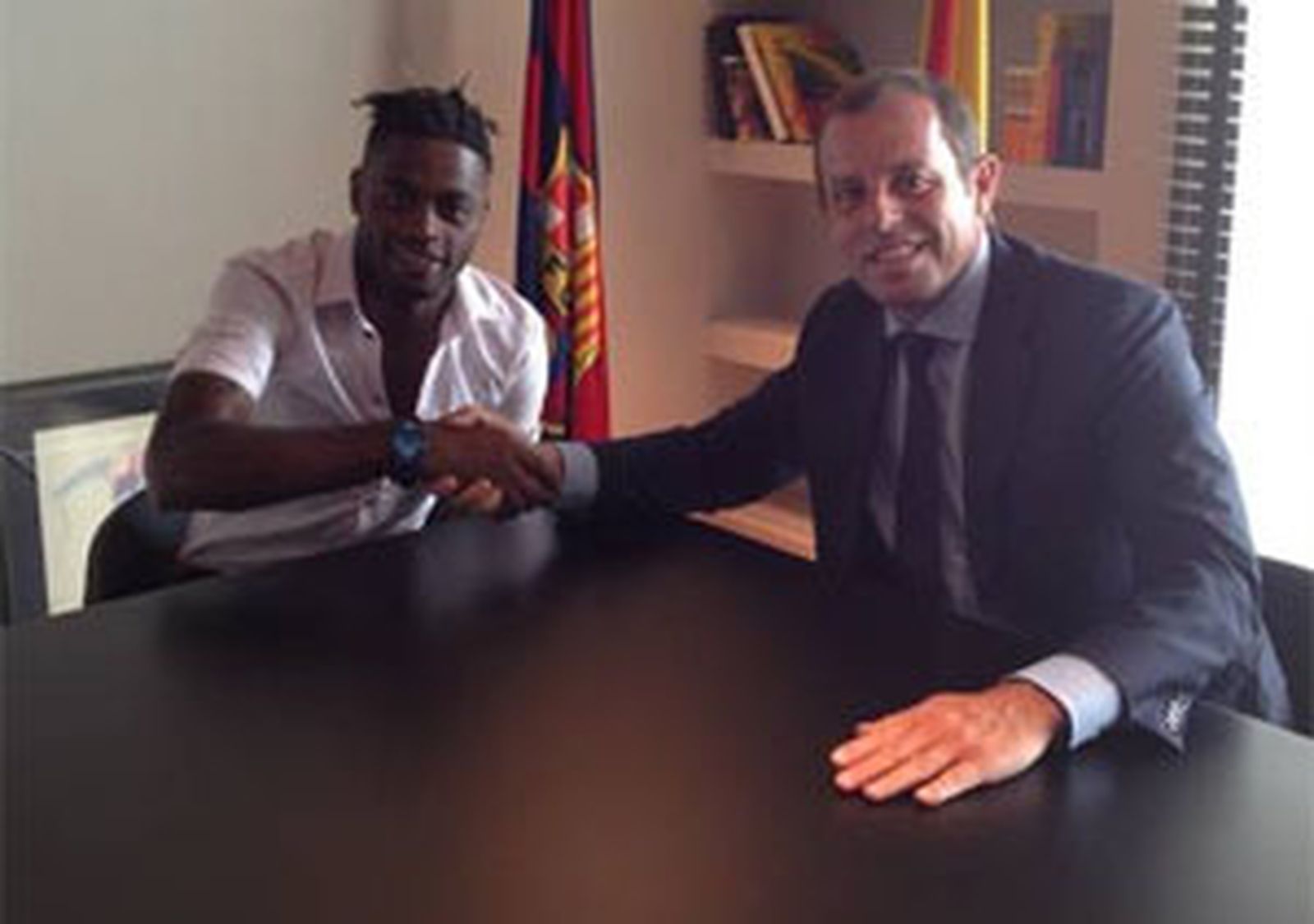 Alex Song ya es oficialmente del Barcelona