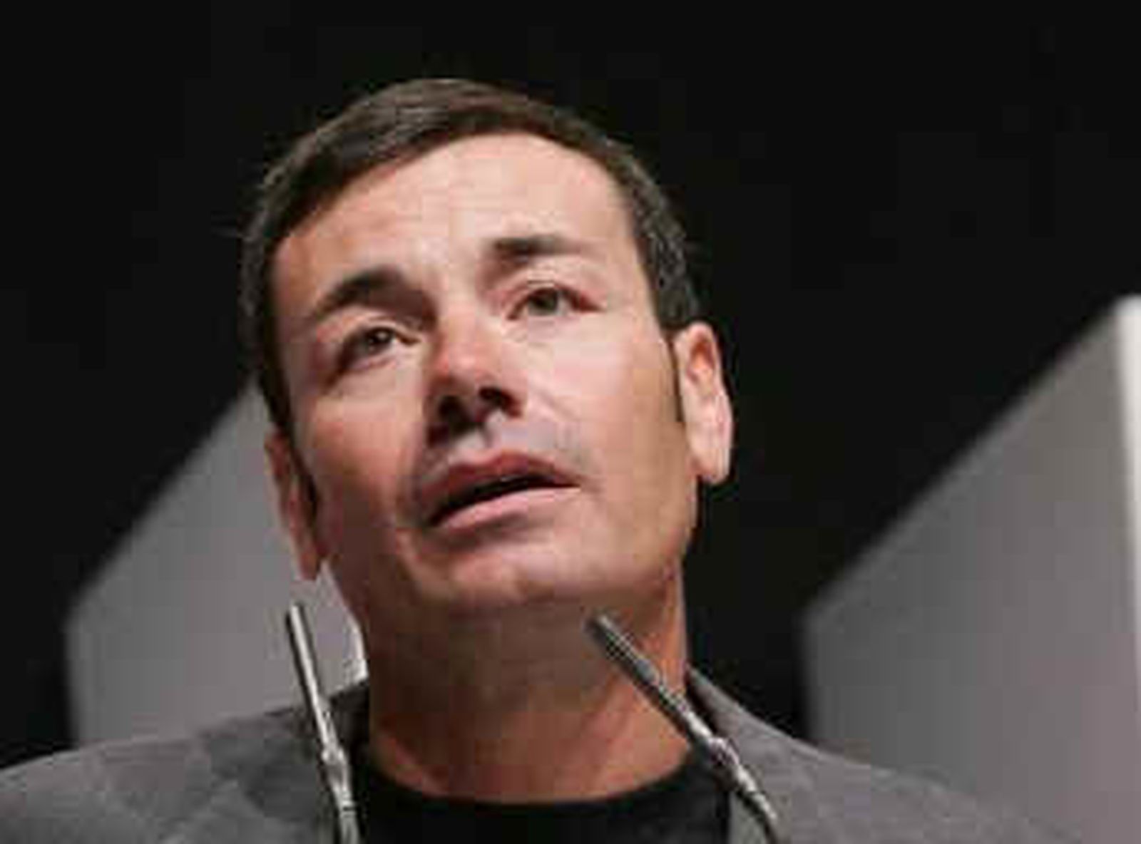 Tomas Gómez desgrana en París algunas de sus mil propuestas de Gobierno