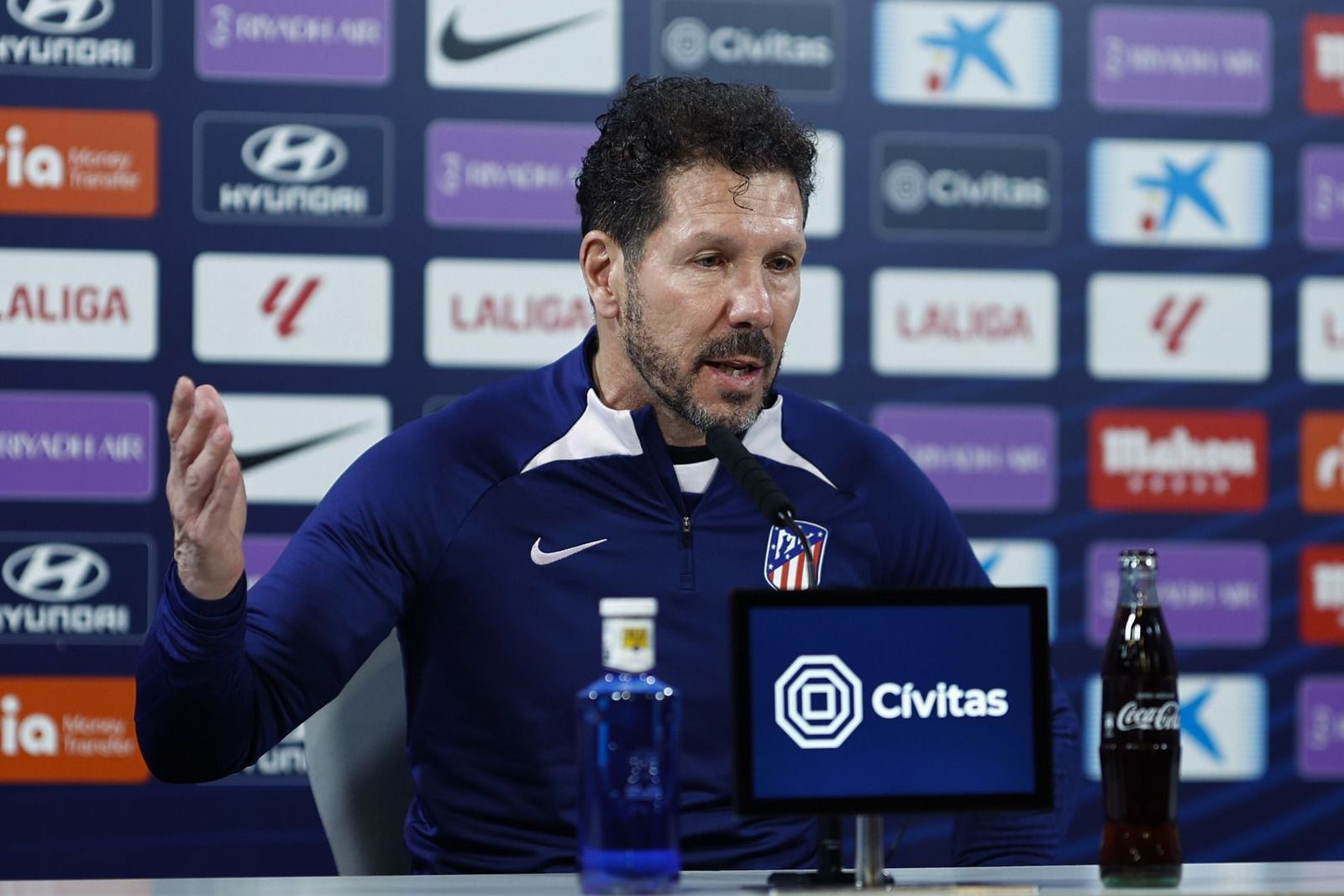 Simeone: "Tenemos que resolver el partido del Sevilla para pensar otras cosas"