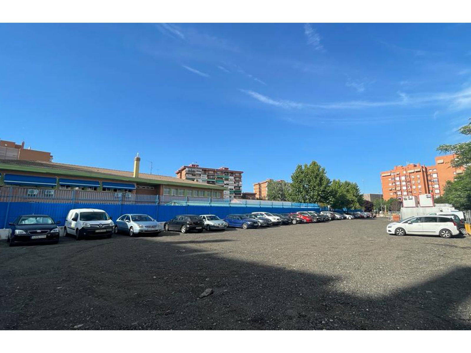 Aparcamiento en superficie gratuito en barrio Girasol-Juncal-Montserrat