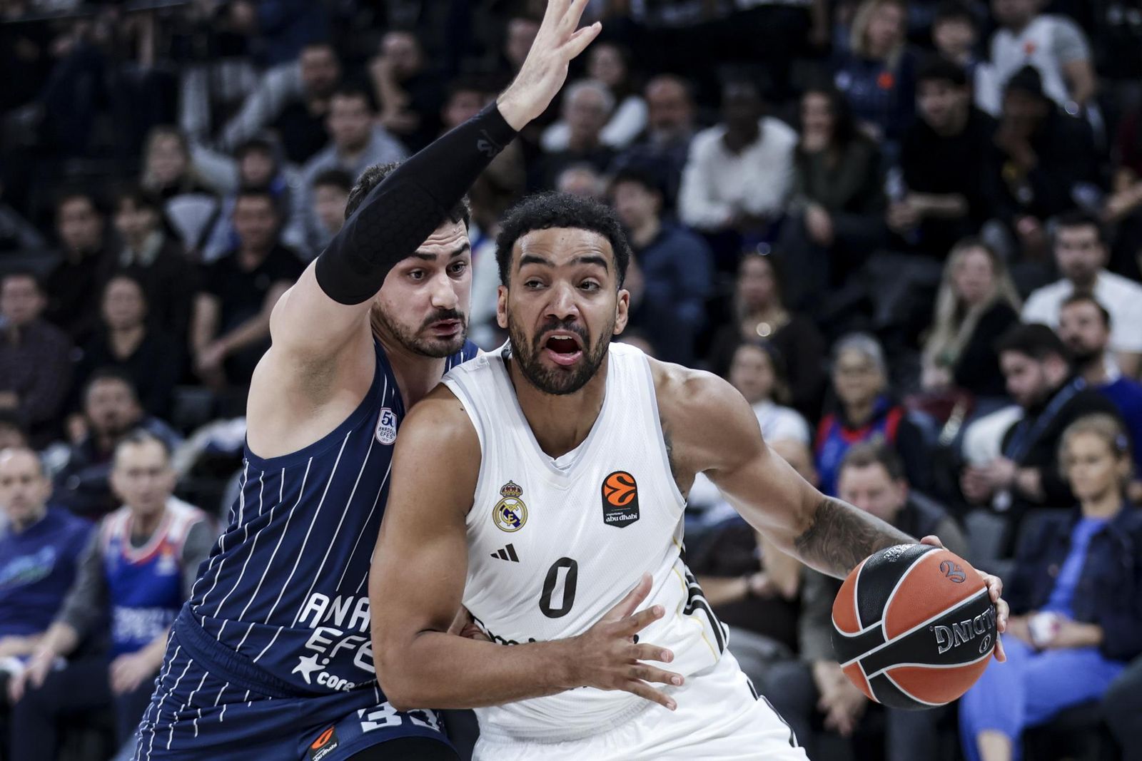 Lyles ante el Efes