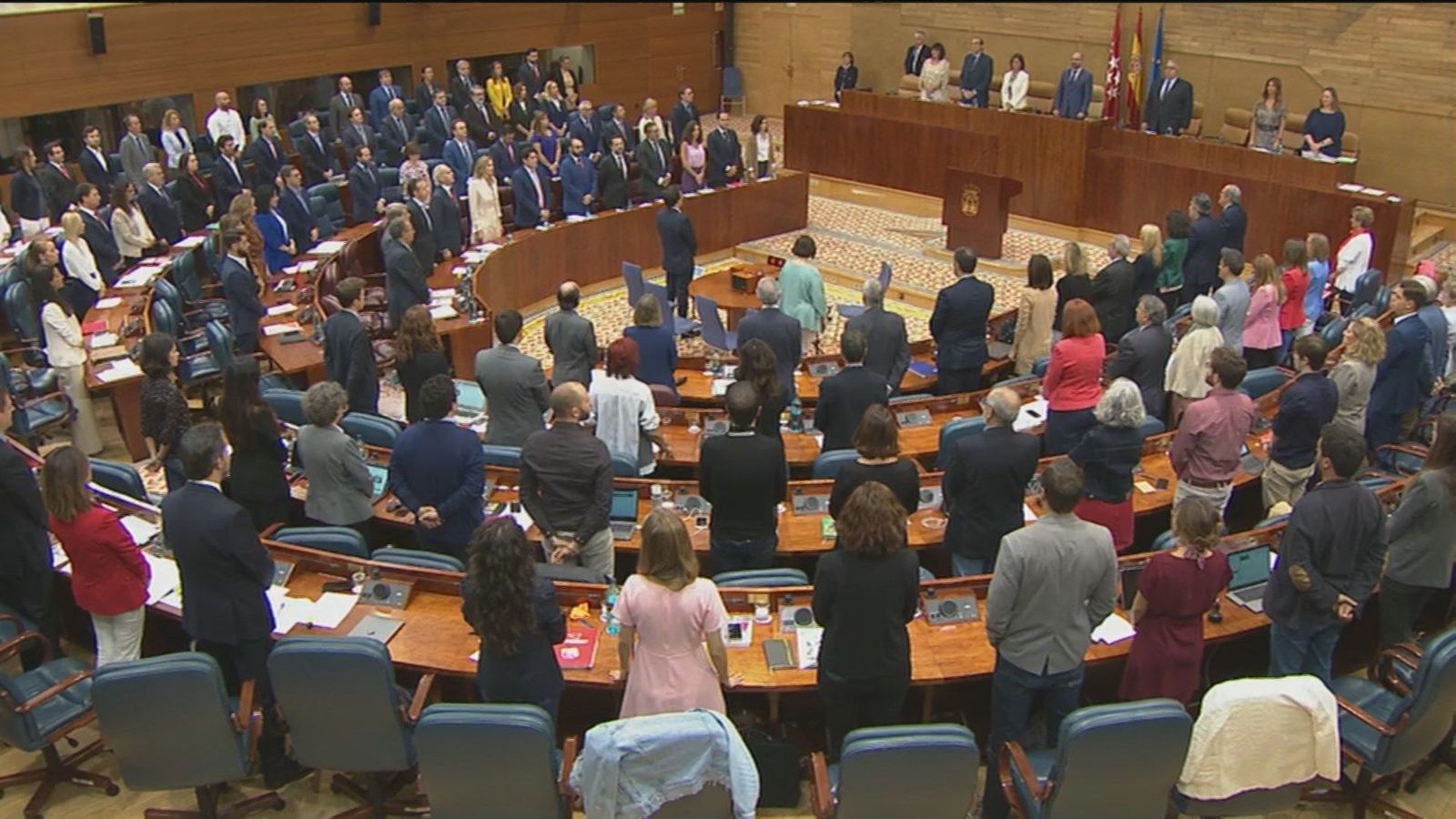 Minuto de silencio en el Pleno de la Asamblea por la violencia machista, pero sin declaración