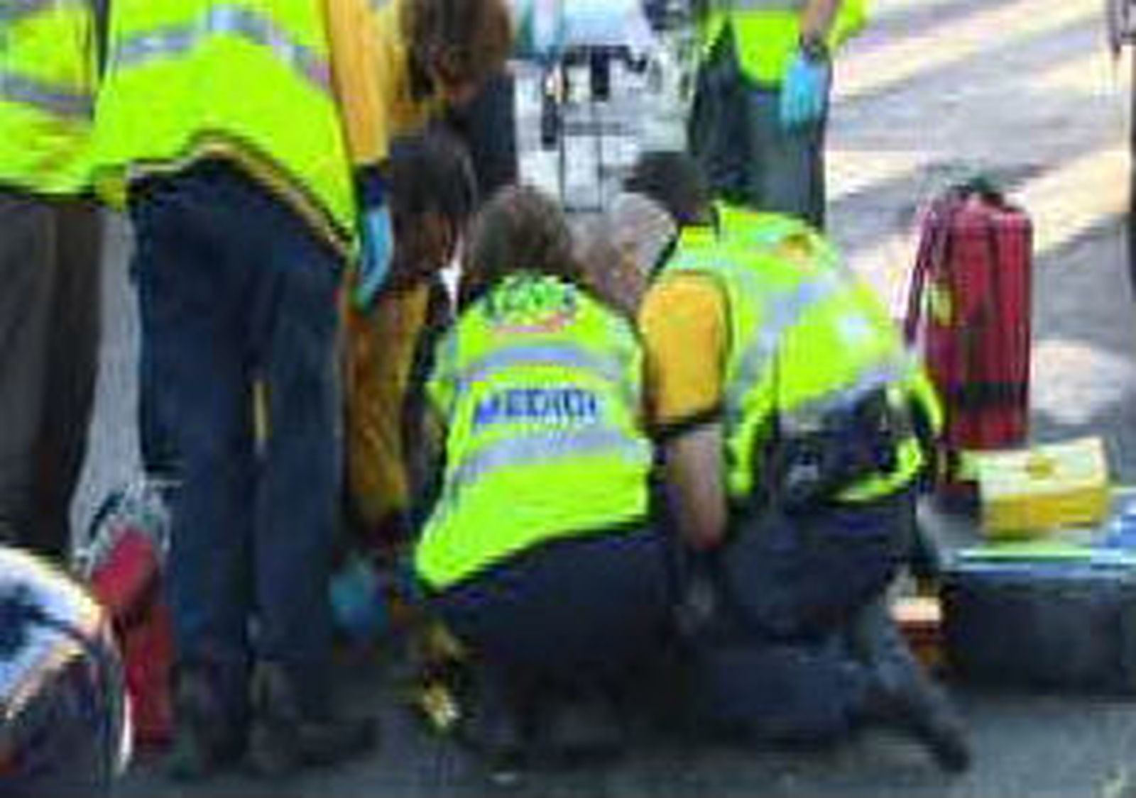 Una mujer sufre una fractura de tibia  y peroné tras ser atropellada por un taxi en la calle Alcalá