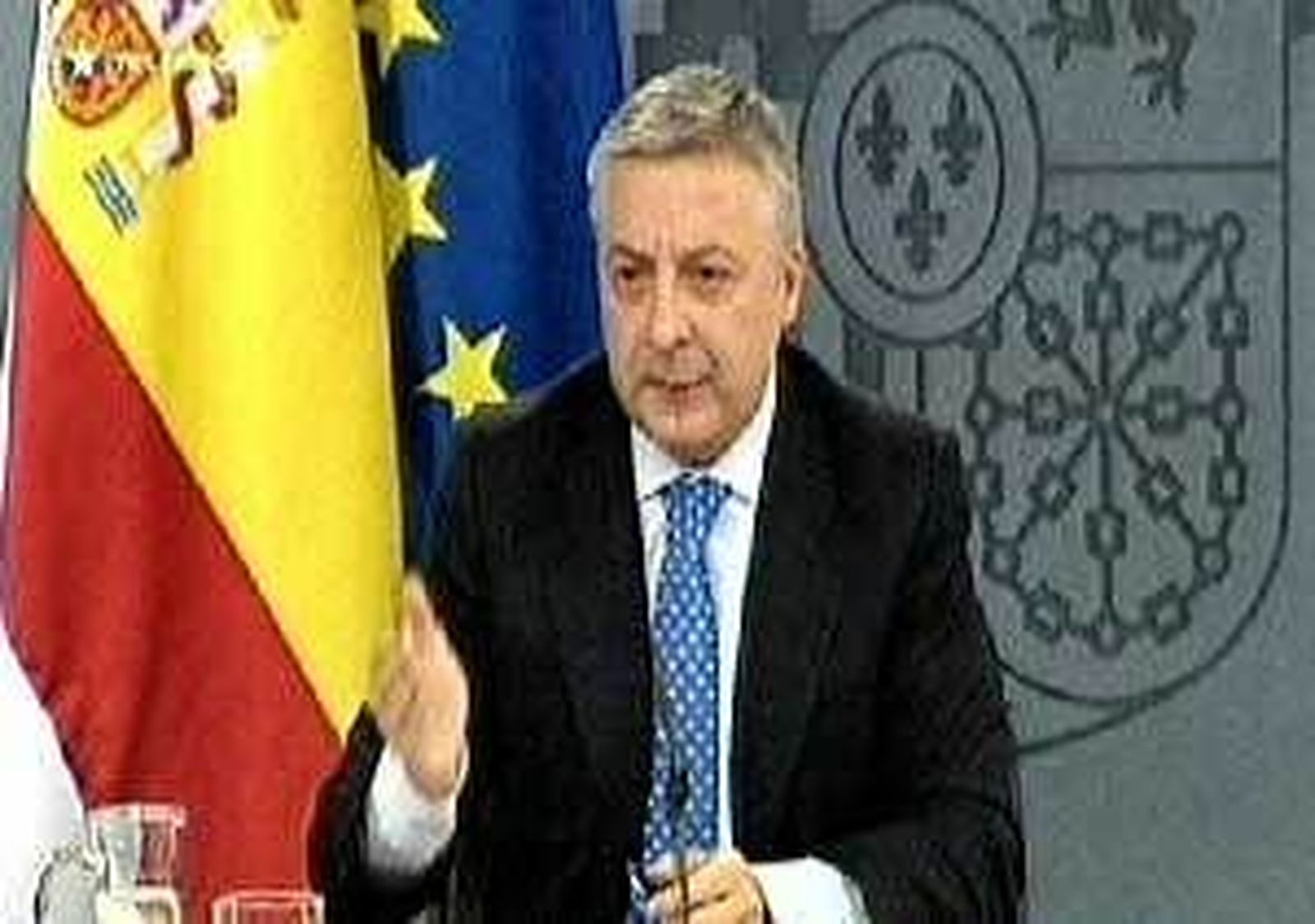 Nervios de Blanco en su estreno como portavoz del Gobierno