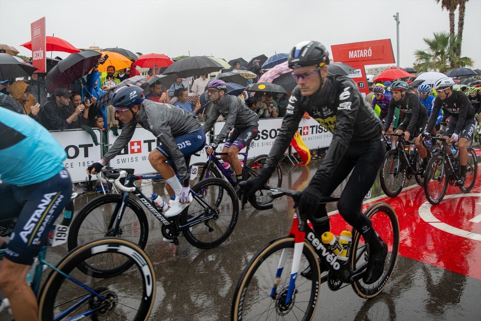 Investigan varios pinchazos por chinchetas en la Vuelta ciclista a España