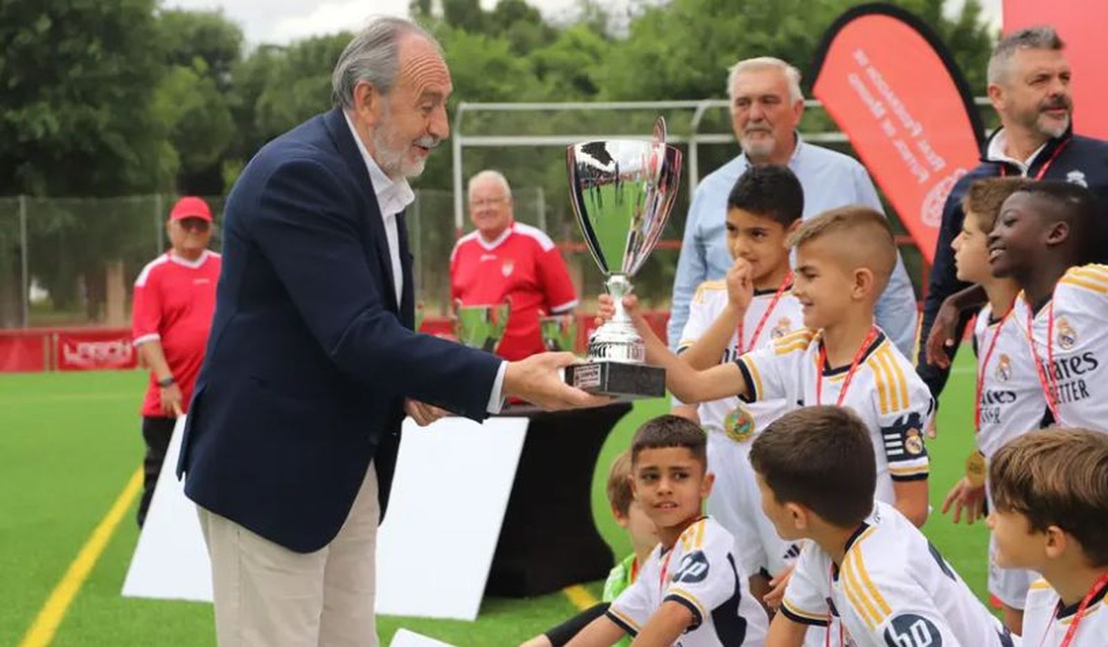Paco Díez, en la entrega de trofeos