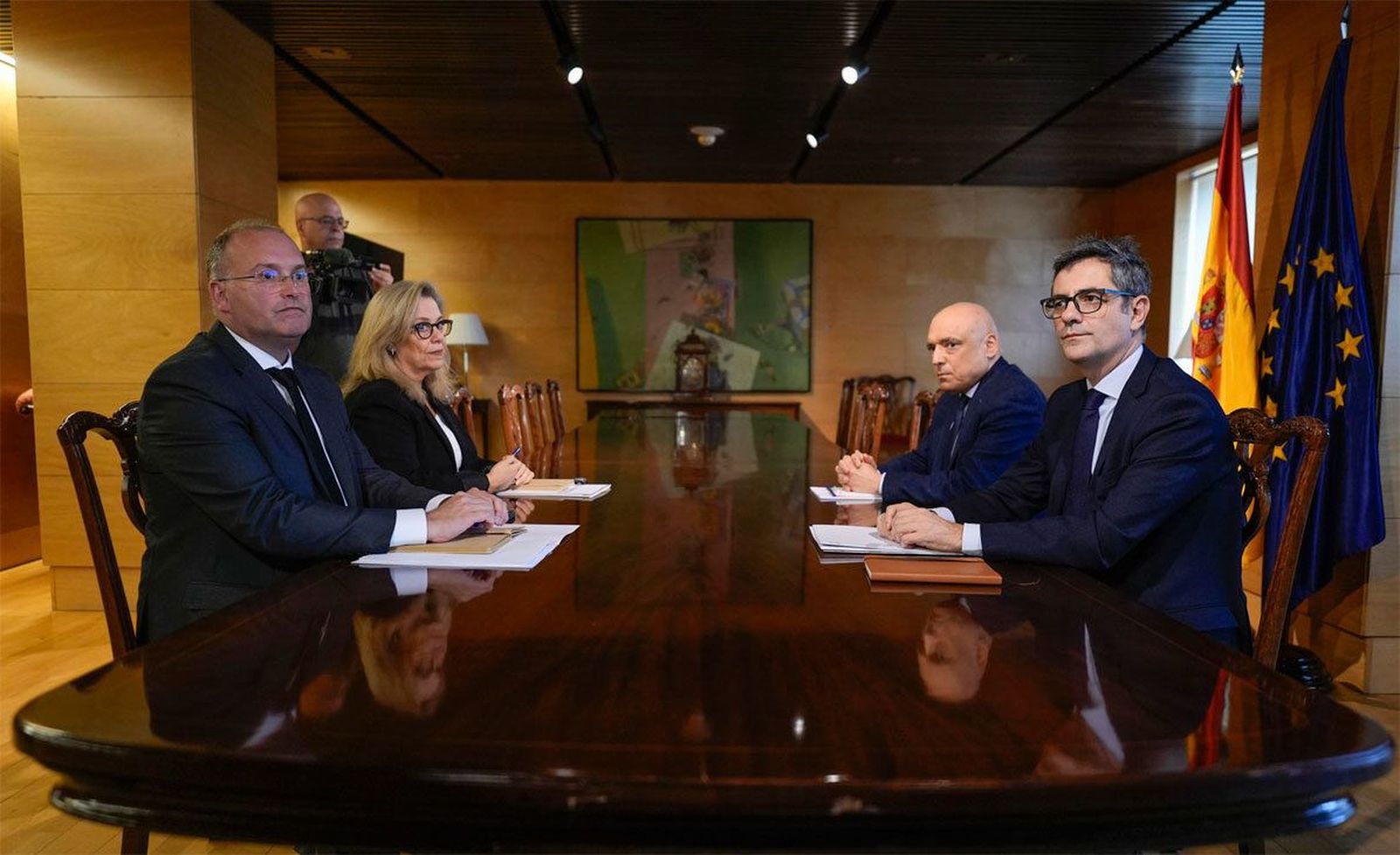 El PP tras reunirse con Bolaños: Es momento de "arrimar el  hombro"