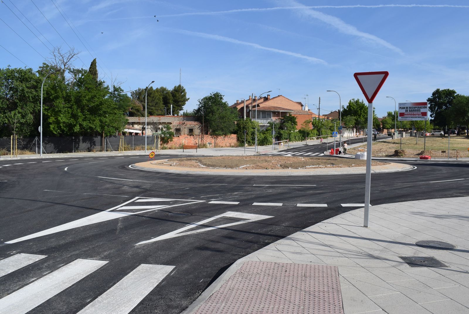 Rotonda en el nuevo acceso a Mejorada del Campo por la M-208
