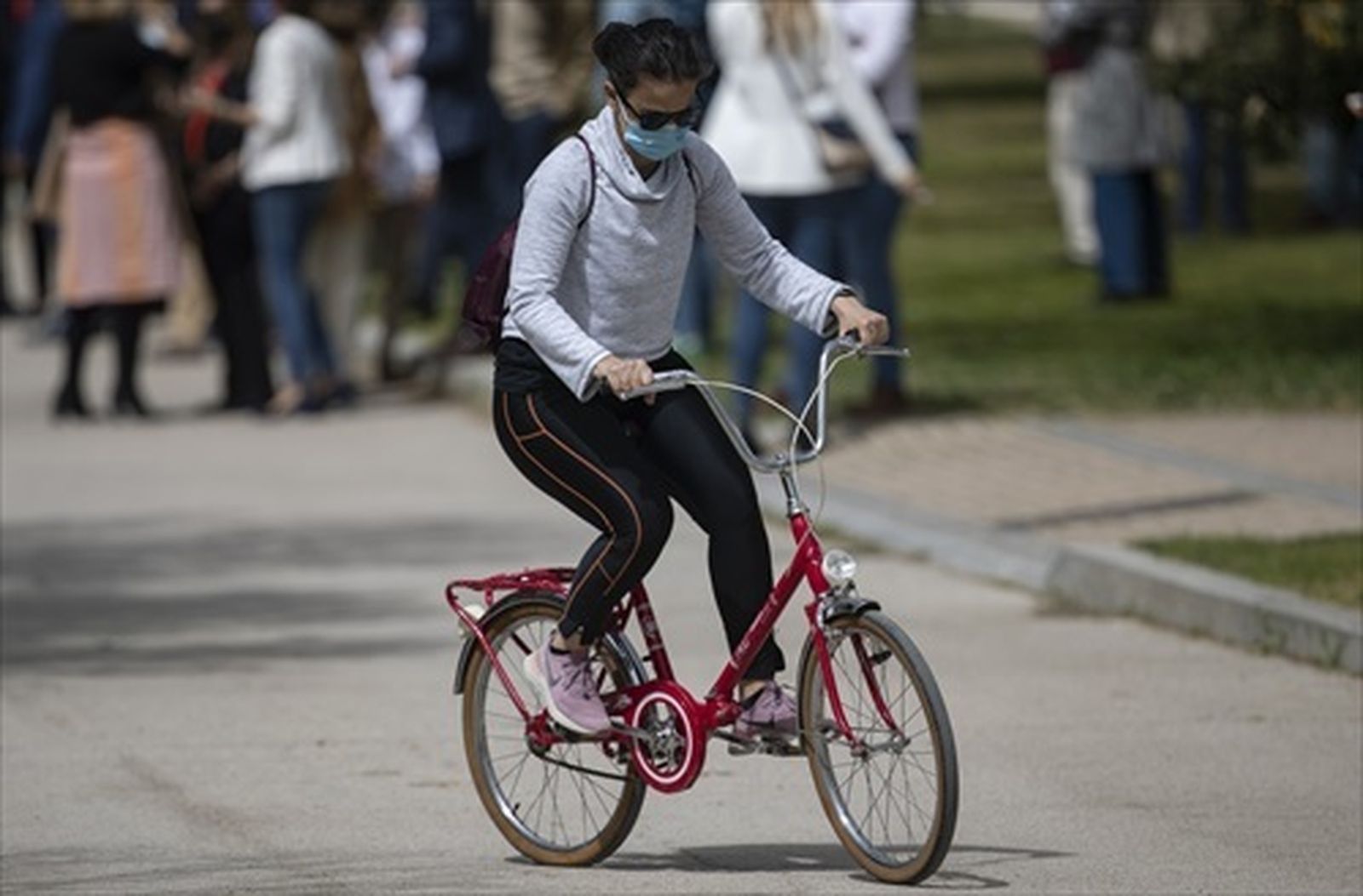 Una ciclista en Madrid Río