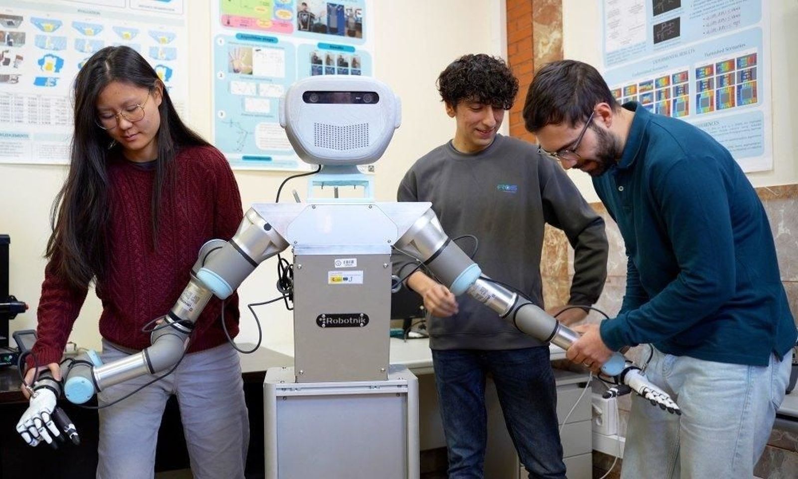 La Universidad Carlos III crea Adam, un robot para ayudar a los mayores