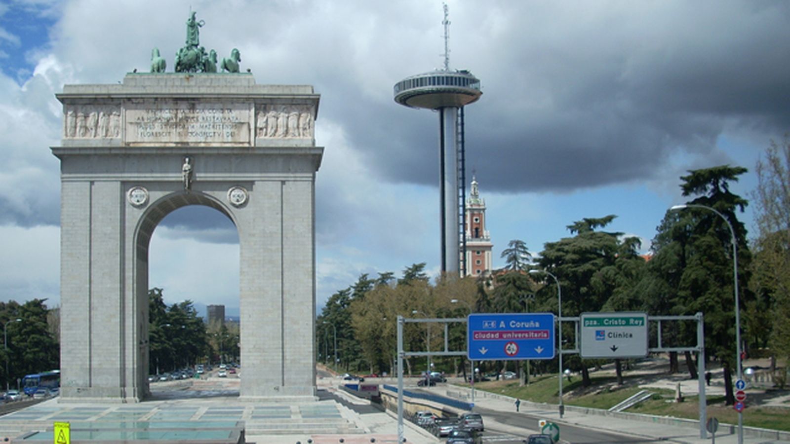 El ascensor del Faro de Moncloa se repondrá en breve