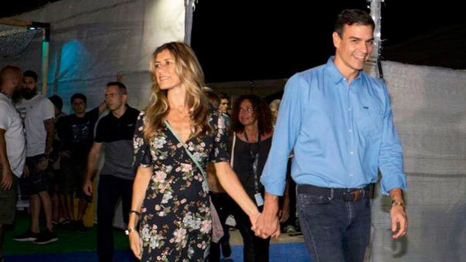 Pedro Sánchez llega con su mujer a un concierto en Benicássim