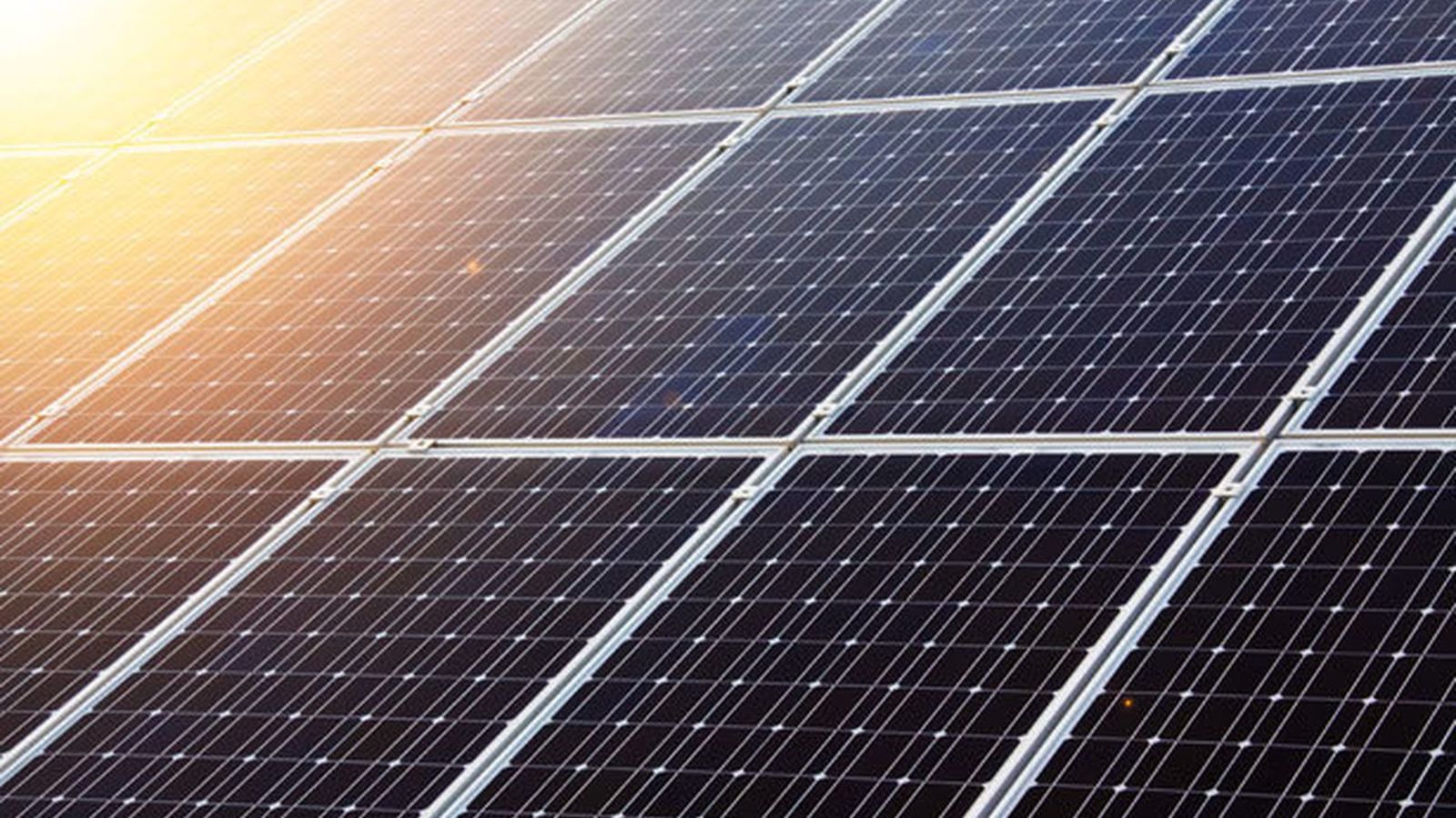 Paneles de producción de energía fotovoltaica