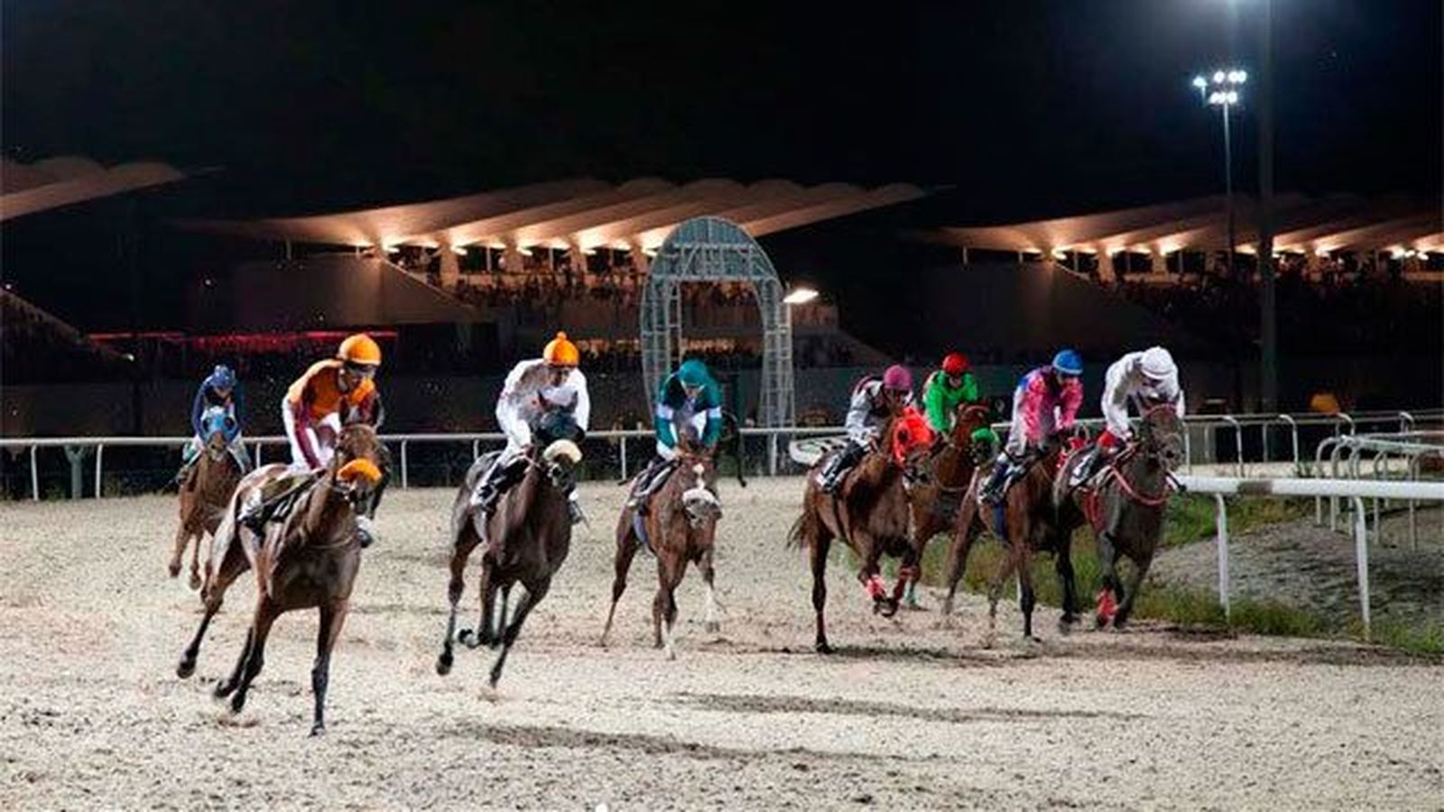 El Hipódromo de la Zarzuela iniciará hoy sus noches de verano