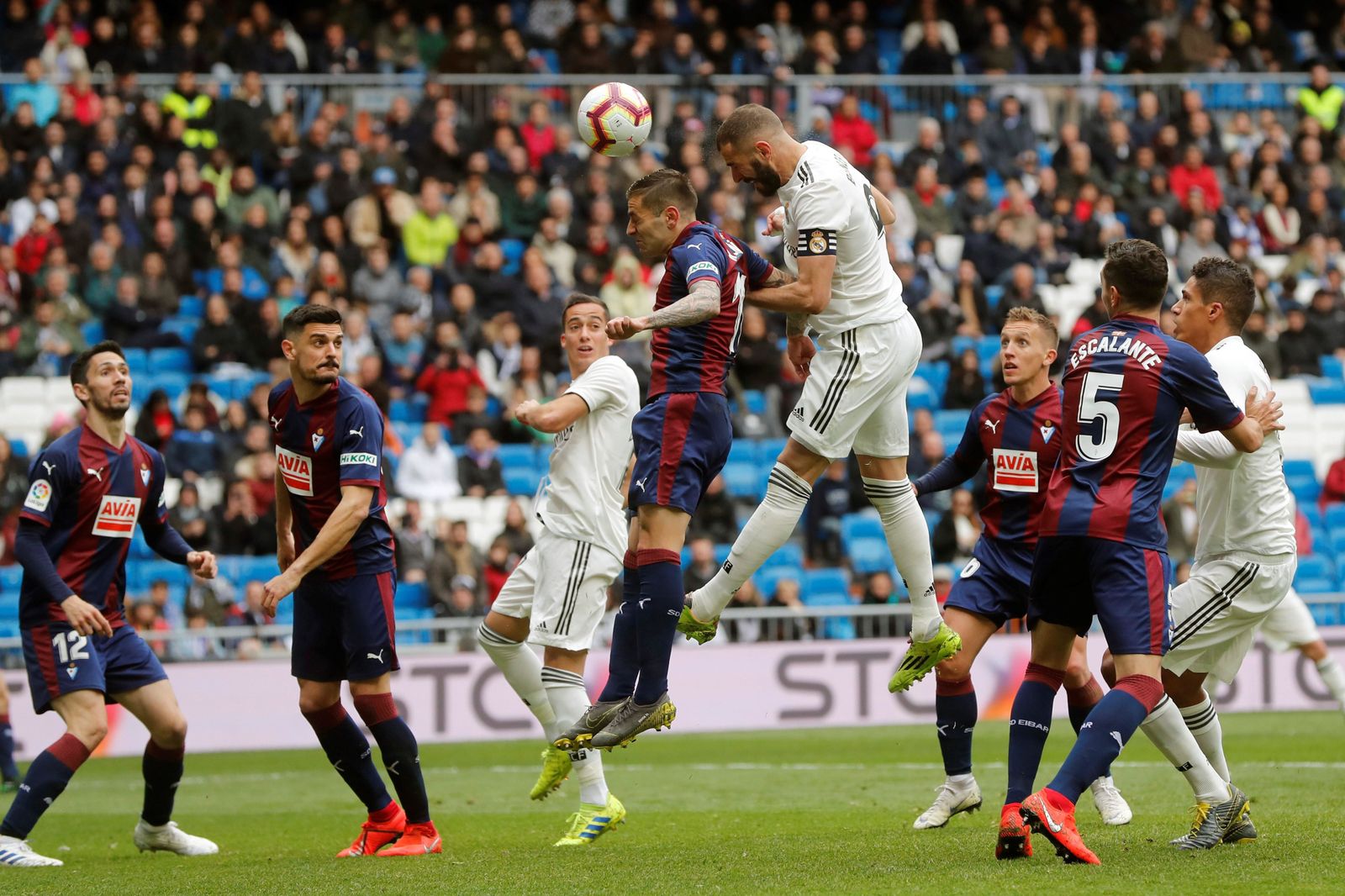 2-1. Benzema rescata el orgullo